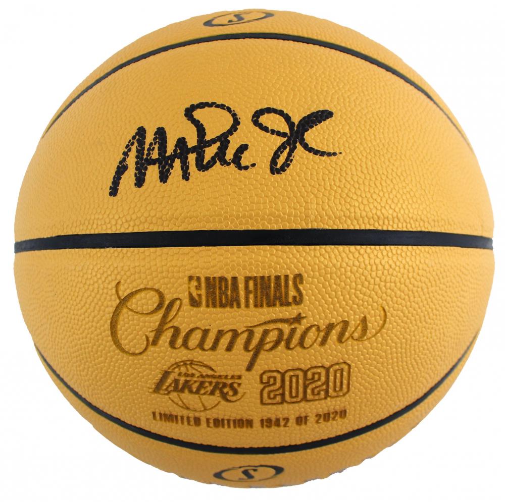 MAGIC JOHNSON SIGNED GOLD SPALDING BASKETBALL (BECKETT) (1 of 3)
