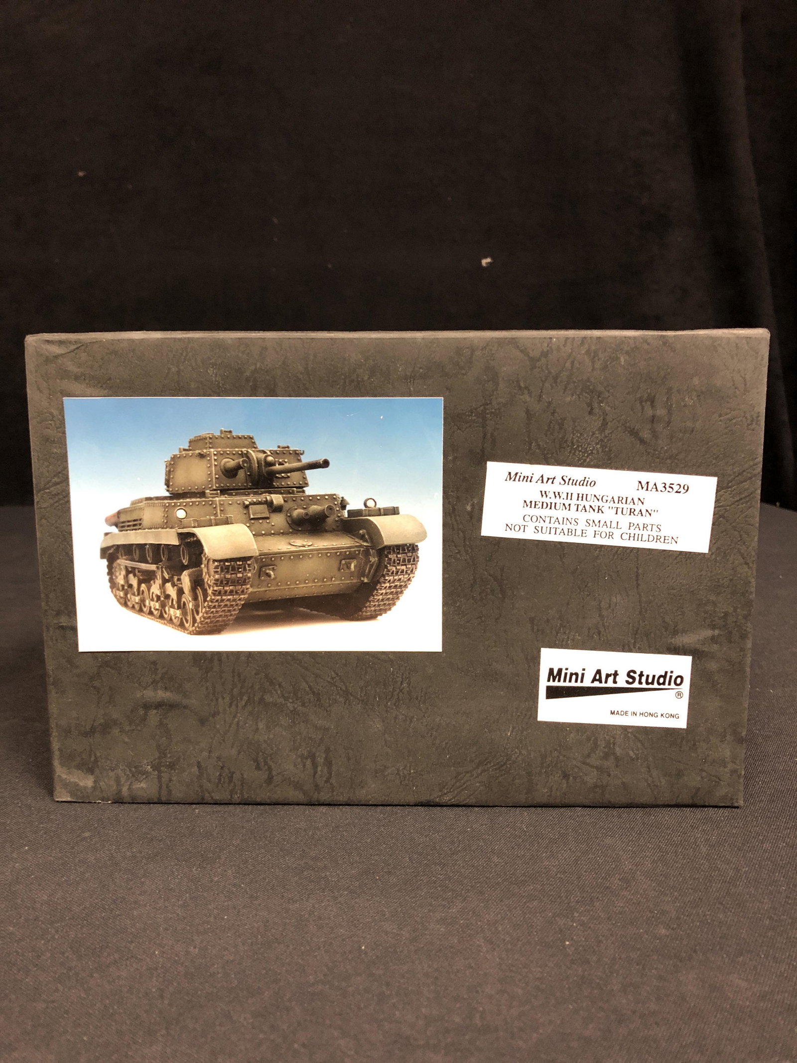 MINI ART STUDIO MA3529 W.W.H HUNGARIAN MEDIUM TANK "TURAN": MINI ART STUDIO MA3529 W.W.H HUNGARIAN MEDIUM TANK "TURAN"
