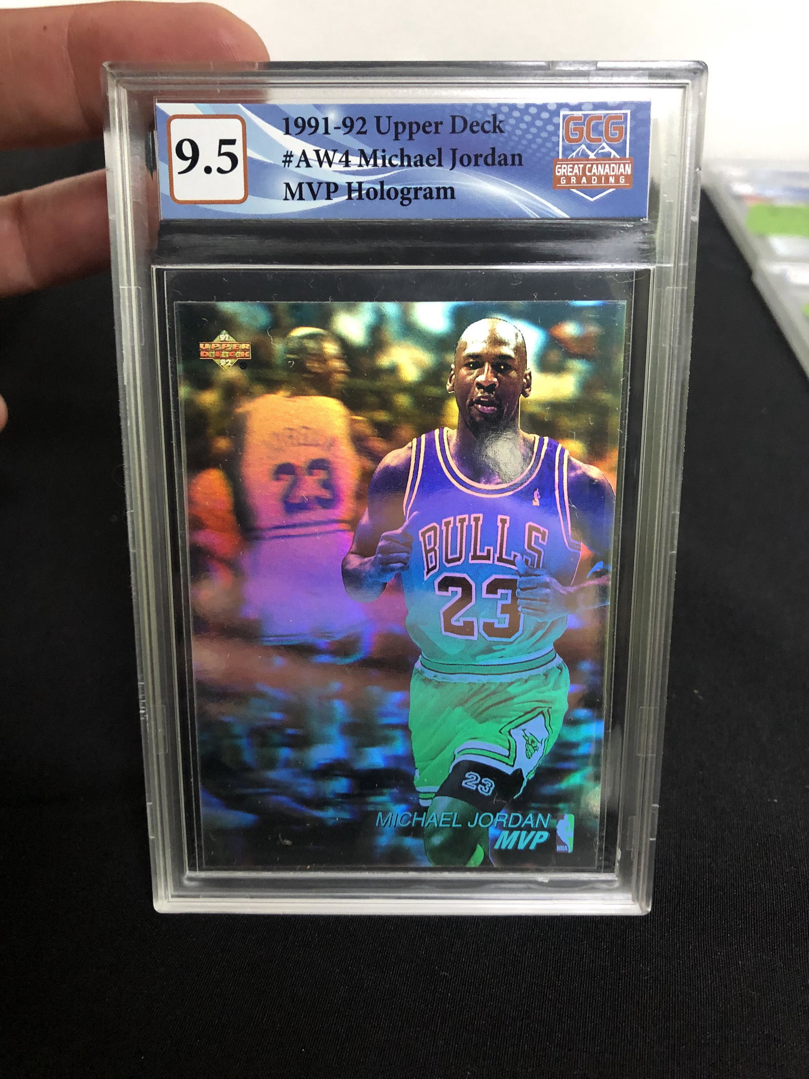 1991-92 UPPER DECK NO.AW4 MICHAEL JORDAN MVP HOLOGRAM (GCG 9.5) (1 of 2)
