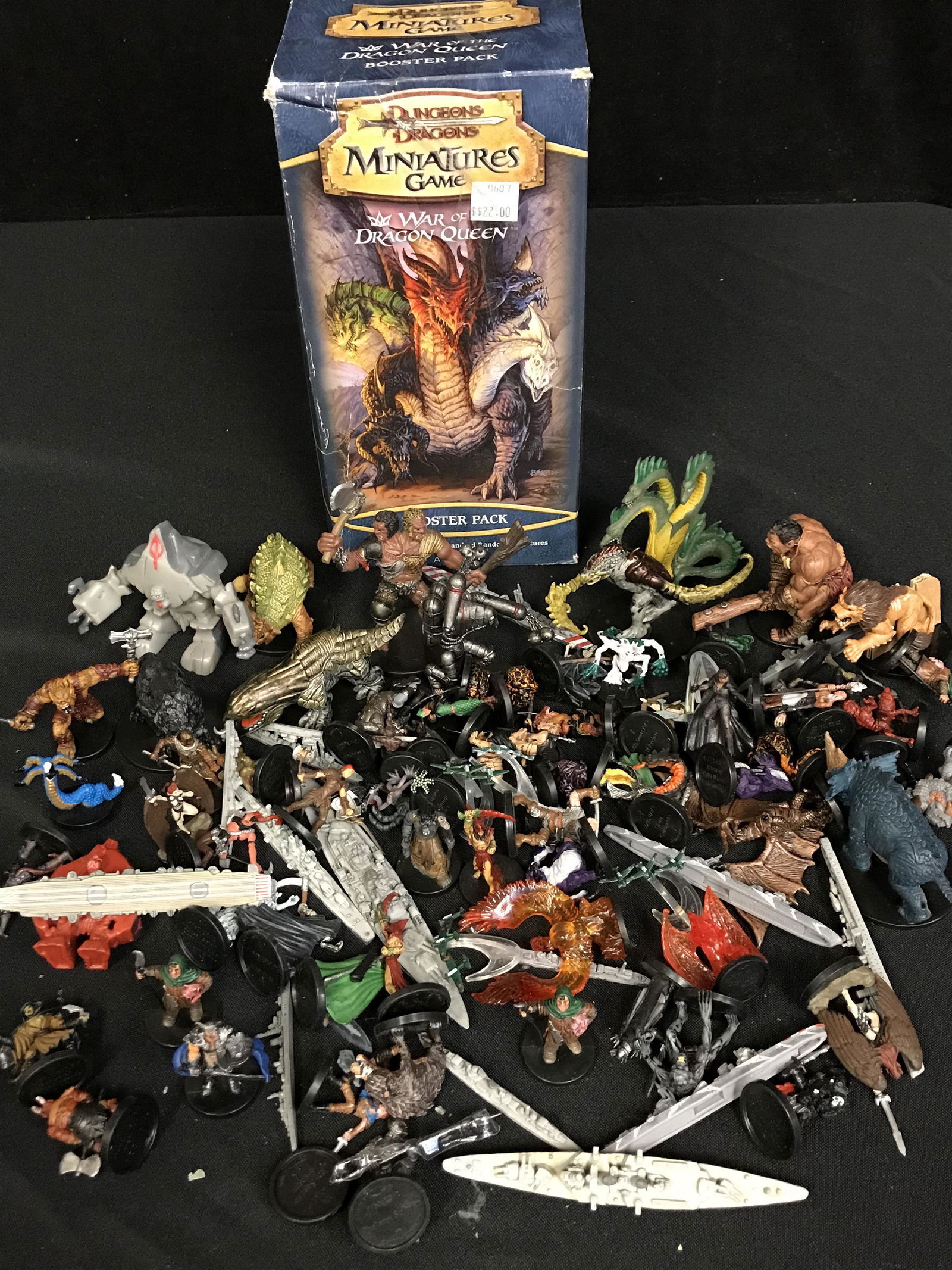 DUNGEONS & DRAGONS MINIATURE GAME TOY FIGURES (1 of 2)