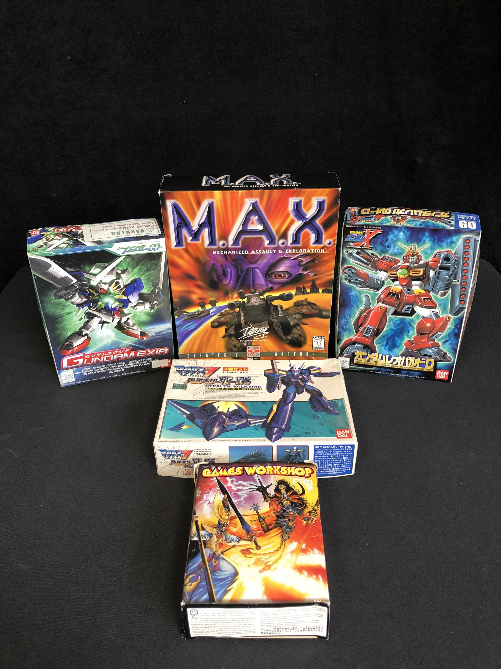 LARGE UNBUILT GUNDAM MODEL KITS LOT: LARGE UNBUILT GUNDAM MODEL KITS LOT