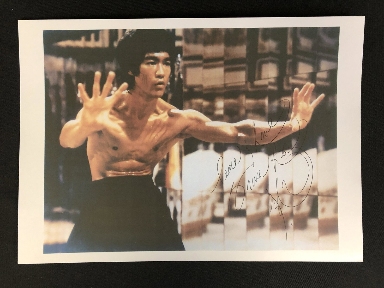 BRUCE LEE SIGNED 8X10 PHOTO (RA COA) (1 of 3)