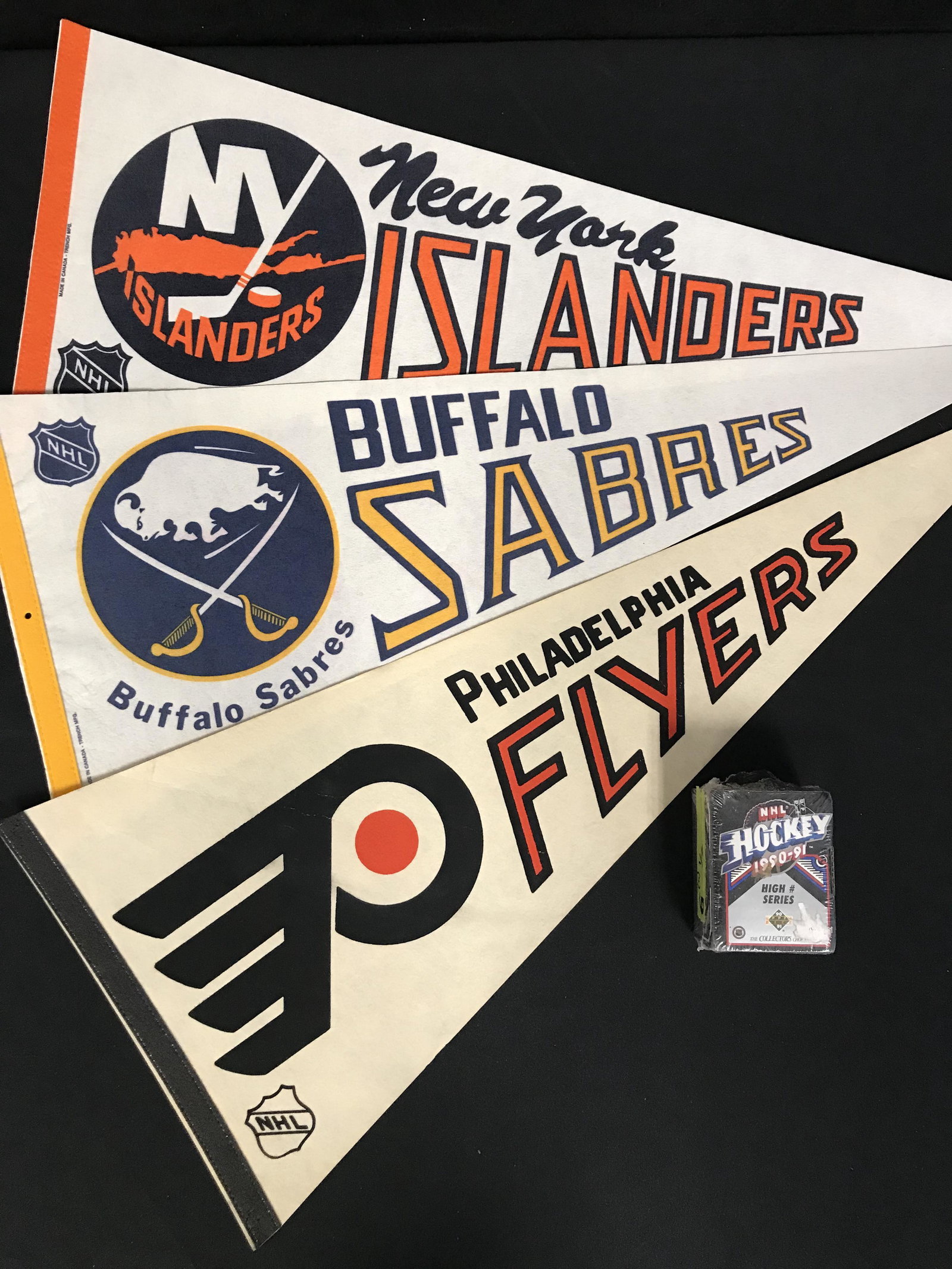 SEALED 1991 UPPER DECK HOCKEY CARD SET WITH VINTAGE PENNANTS LOT (1 of 2)