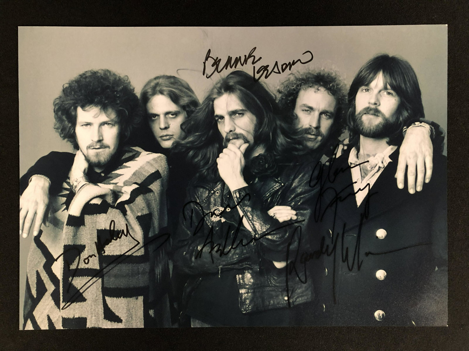 EAGLES BAND SIGNED 8 X 10 (RA COA): EAGLES BAND SIGNED 8 X 10 (RA COA)