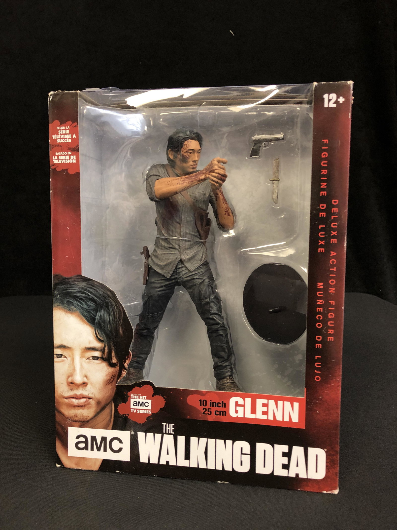THE WALKING DEAD 1:6 SCALE COLLECTIBLE "GLENN": THE WALKING DEAD 1:6 SCALE COLLECTIBLE "GLENN"