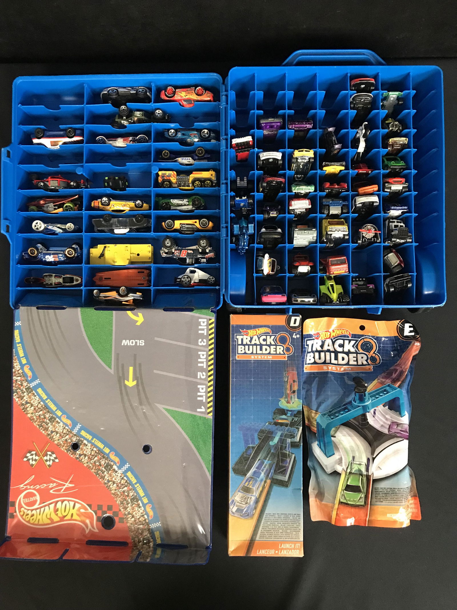 HOT WHEELS TOY CAR LOT w/ CASE: HOT WHEELS TOY CAR LOT w/ CASE