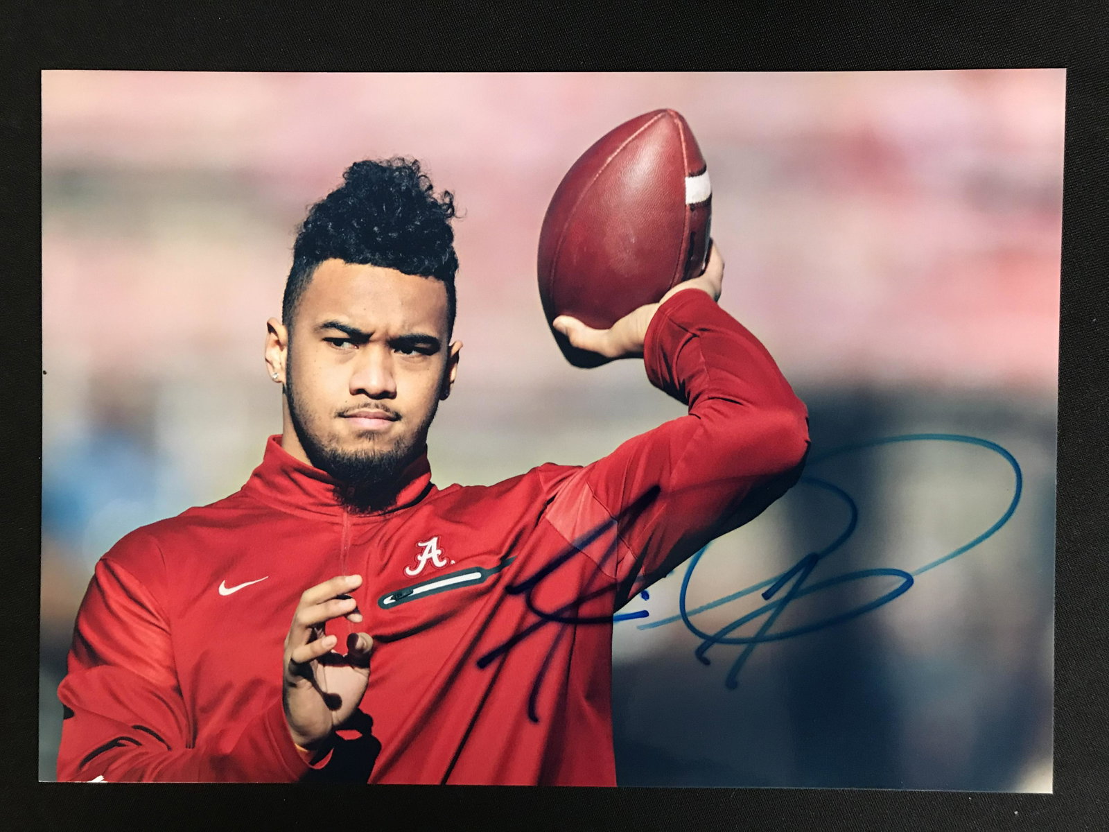 TUA TAGOVAILOA SIGNED 8 X 10 (RA COA): TUA TAGOVAILOA SIGNED 8 X 10 (RA COA)