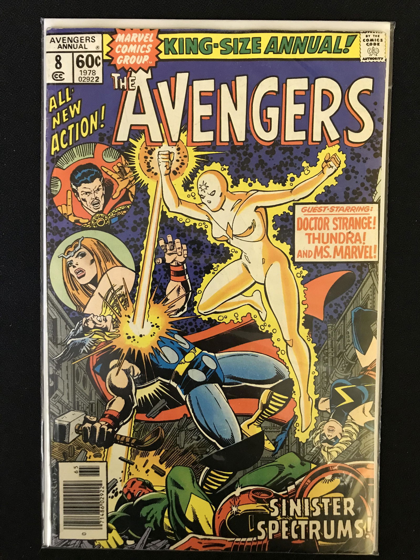 THE AVENGERS NO.8 (MARVEL COMICS) King-Size Annual! (1 of 1)