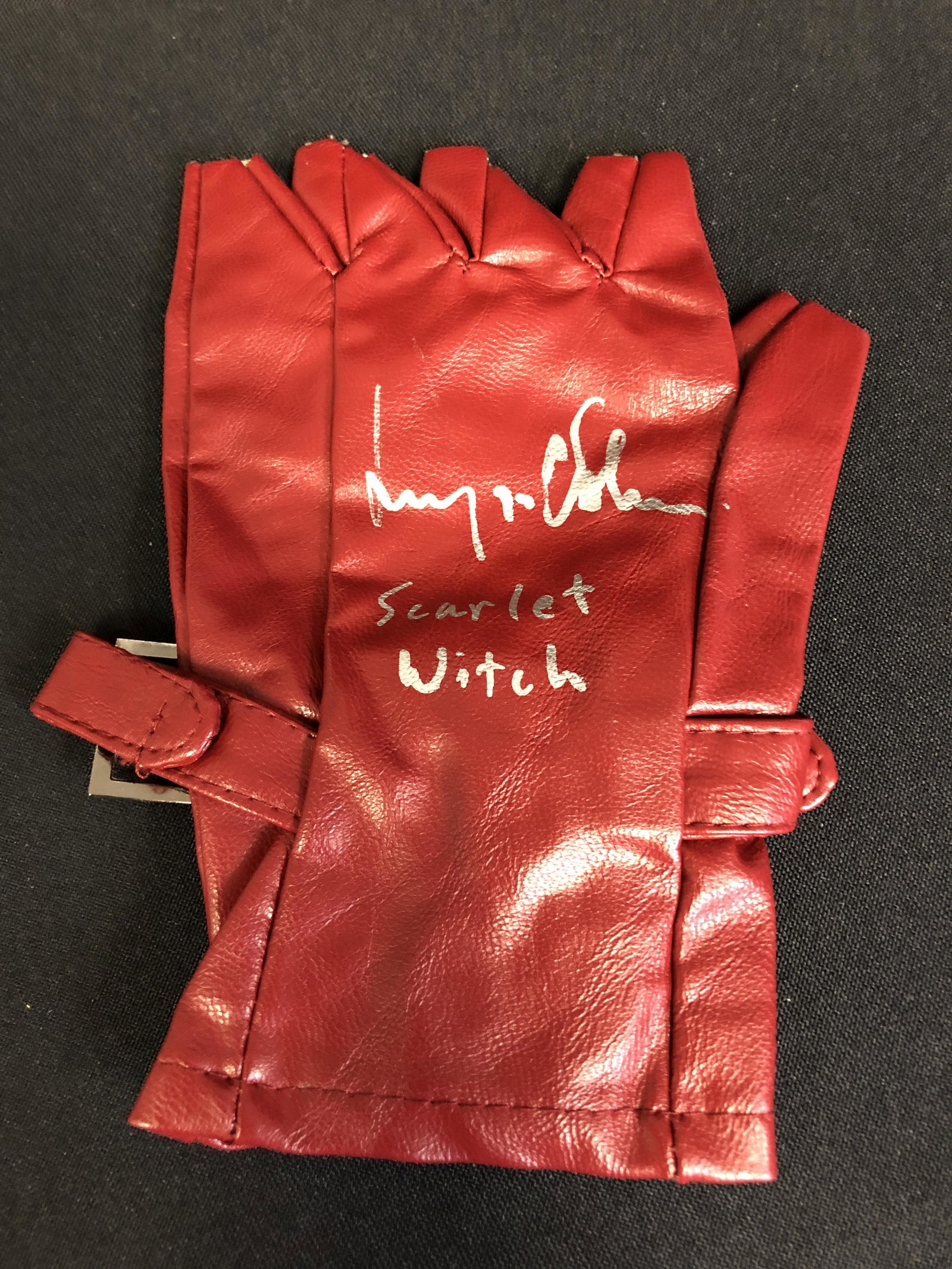 ELIZABETH OLSON SIGNED SCARLETT WITCH LEATHER PROP GLOVE (RA COA): ELIZABETH OLSON SIGNED SCARLETT WITCH LEATHER PROP GLOVE (RA COA)