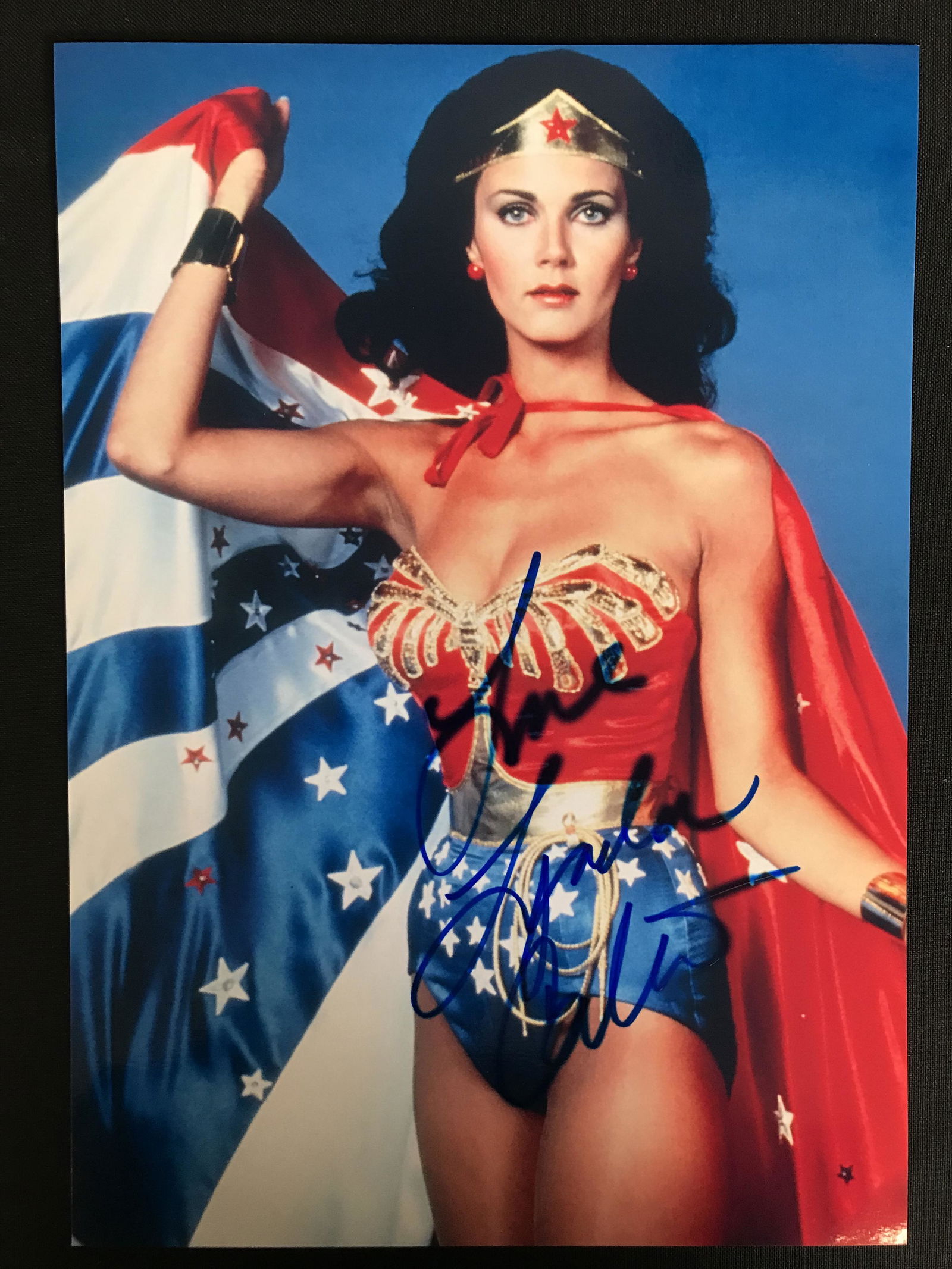 LYNDA CARTER SIGNED 8X10 PHOTO (RA COA) (1 of 2)