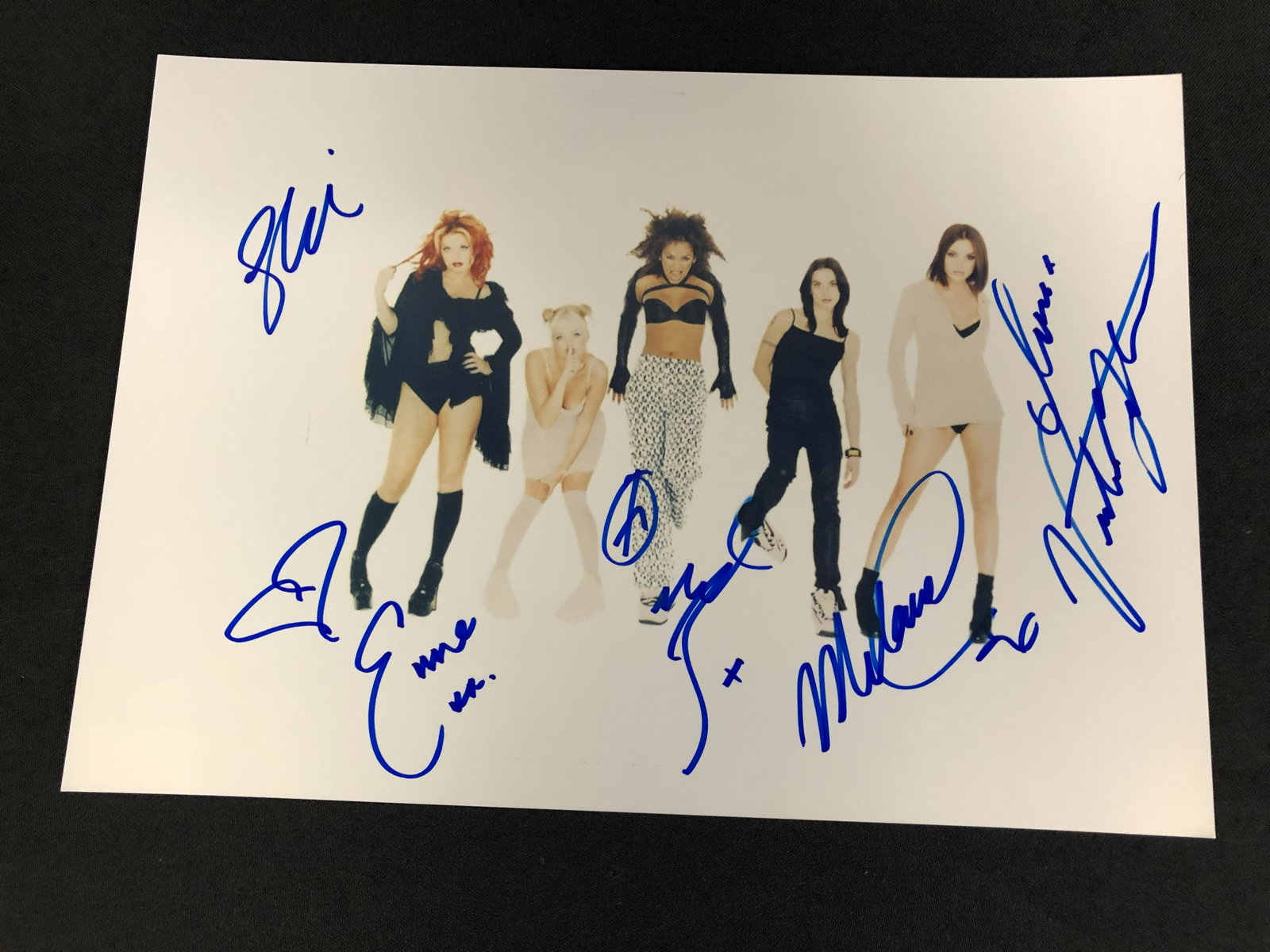 SPICE GIRLS GROUP SIGNED 8X10 PHOTO (RA COA): SPICE GIRLS GROUP SIGNED 8X10 PHOTO (RA COA)