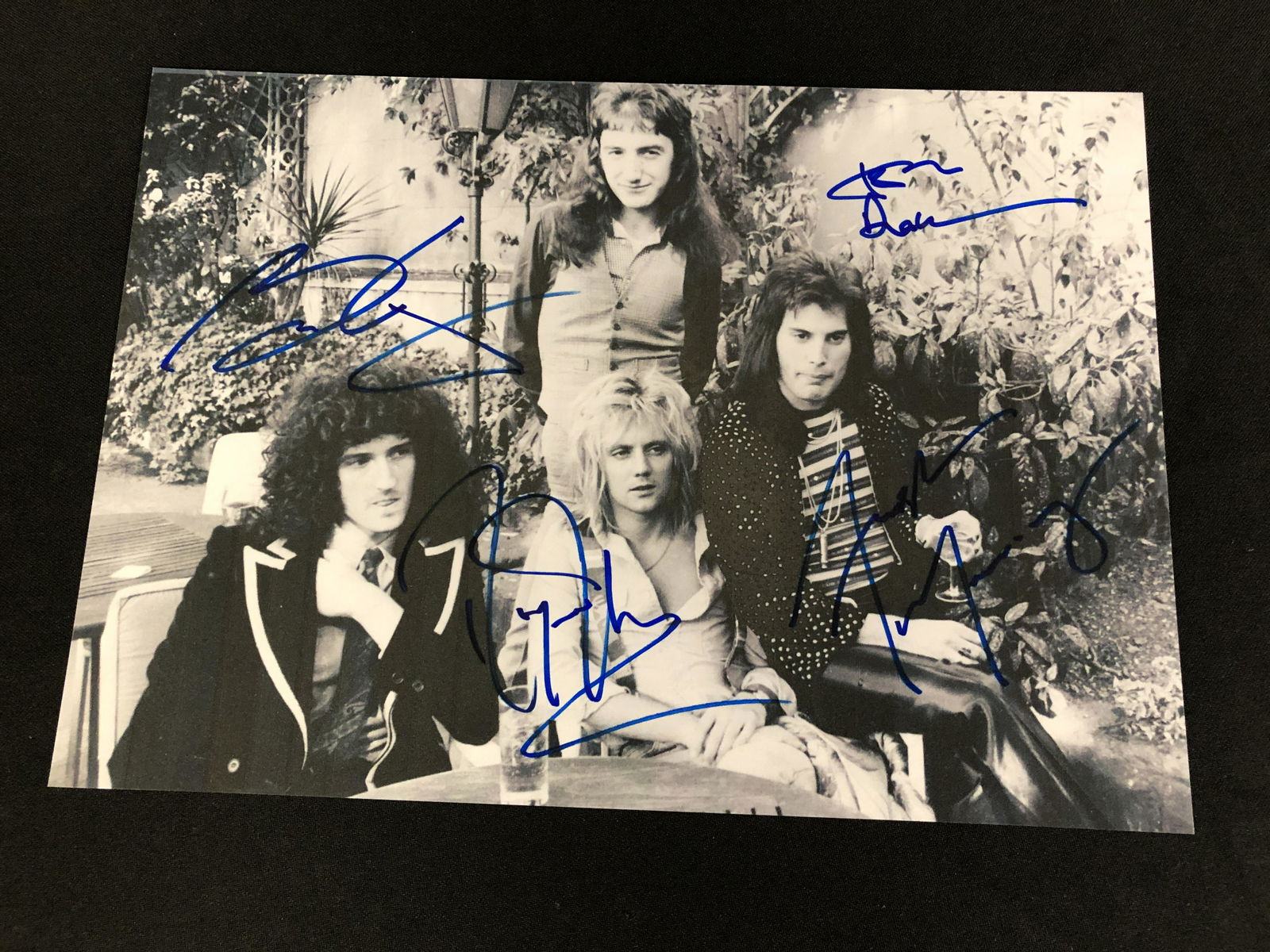 QUEEN BAND SIGNED 8X10 PHOTO (RA COA) (1 of 2)