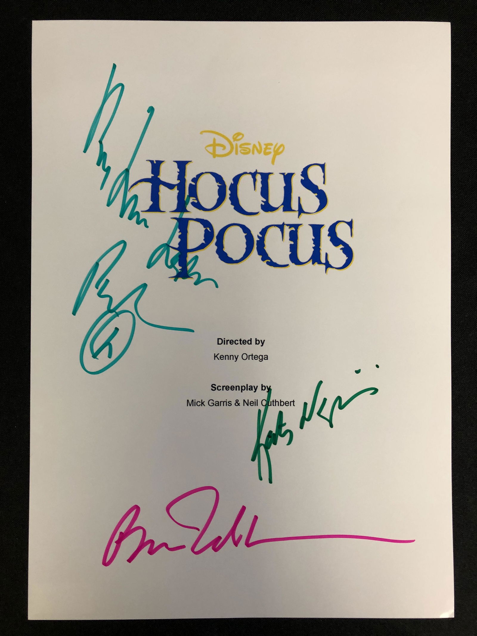 HOCUS POCUS CAST SIGNED SCRIPT COVER (RA COA) (1 of 2)