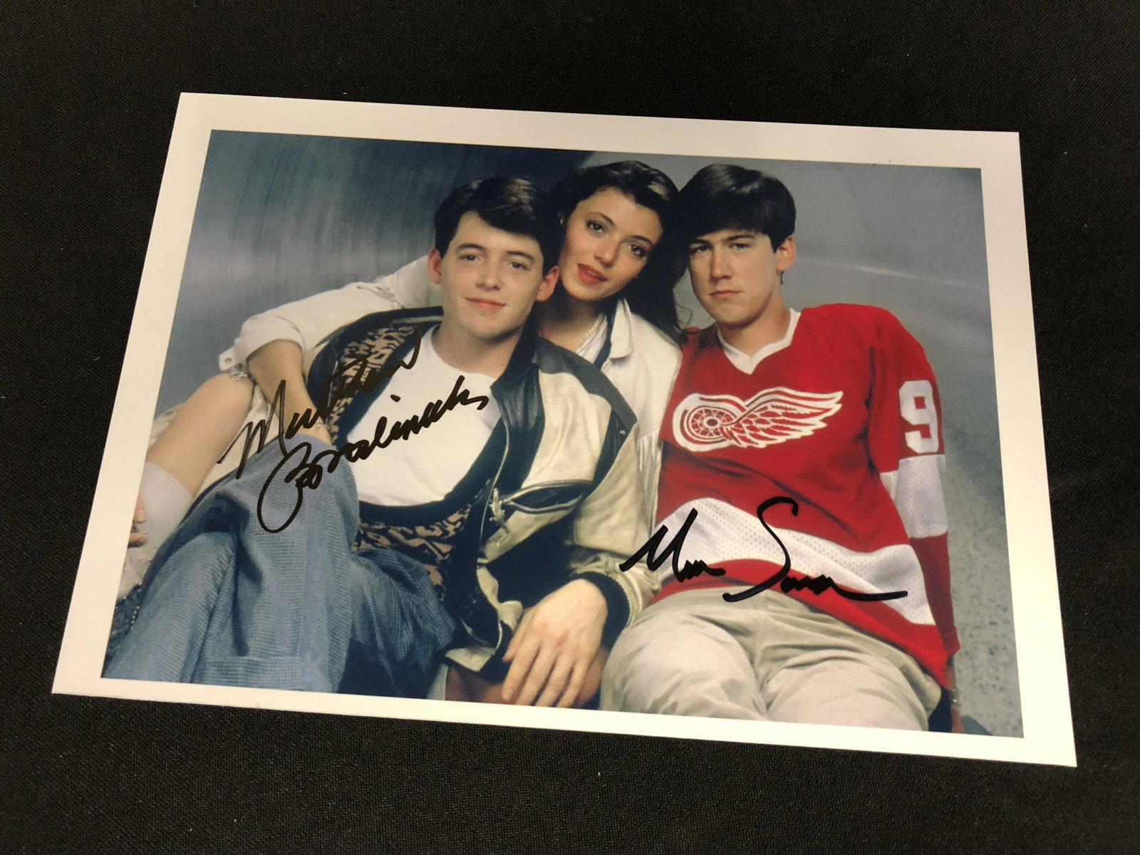 MATHEW BRODERICK AND MIA SARA SIGNED FERRIS BUHLERS DAY OFF (RA COA): MATHEW BRODERICK AND MIA SARA SIGNED FERRIS BUHLERS DAY OFF (RA COA)
