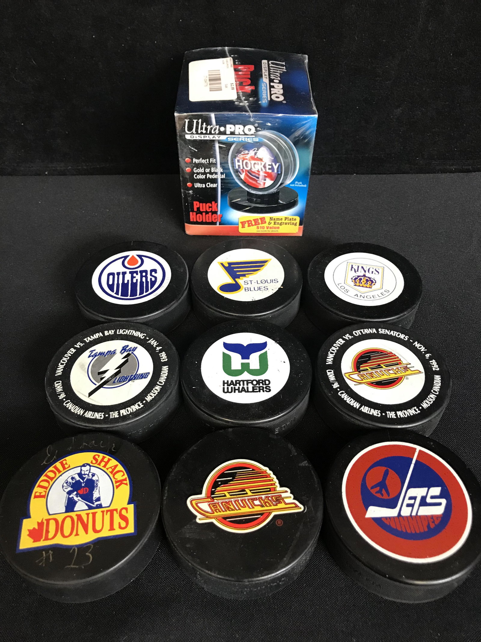NHL HOCKEY PUCKS LOT: NHL HOCKEY PUCKS LOT