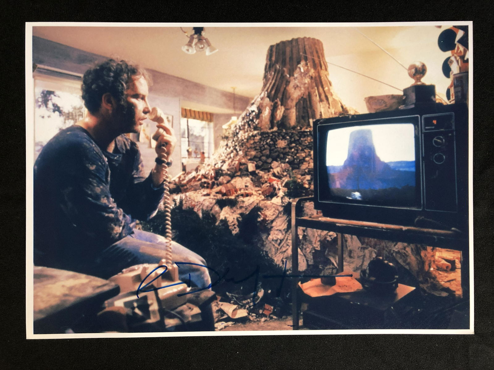 RICHARD DRYFUSS SIGNED CLOSE ENCOUNTERS 8 X 10 (RA COA) (1 of 2)