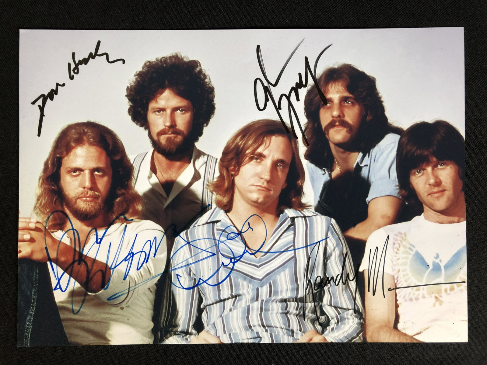 EAGLES BAND SIGNED 8 X 10 (RA COA): EAGLES BAND SIGNED 8 X 10 (RA COA)
