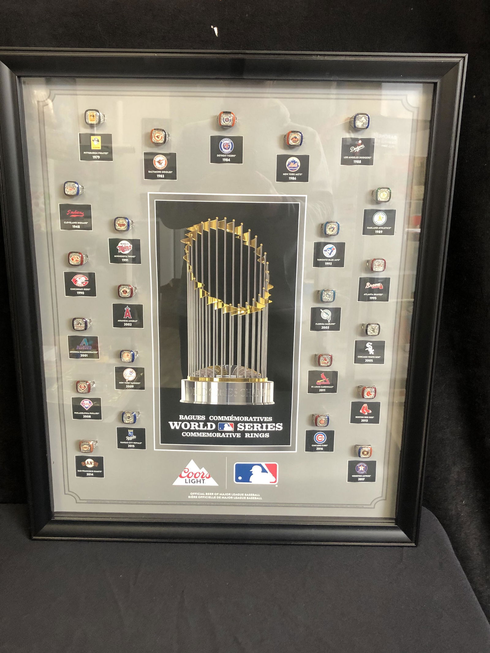 LARGE FRAMEWORTH DISPLAY OF MLB WORLD SERIES RINGS: LARGE FRAMEWORTH DISPLAY OF MLB WORLD SERIES RINGS