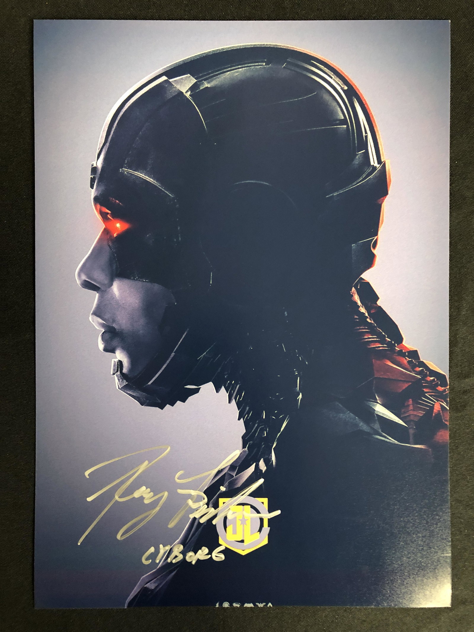 RAY FISHER SIGNED JUSTICE LEAGUE 8 X 10 (RA COA): RAY FISHER SIGNED JUSTICE LEAGUE 8 X 10 (RA COA)