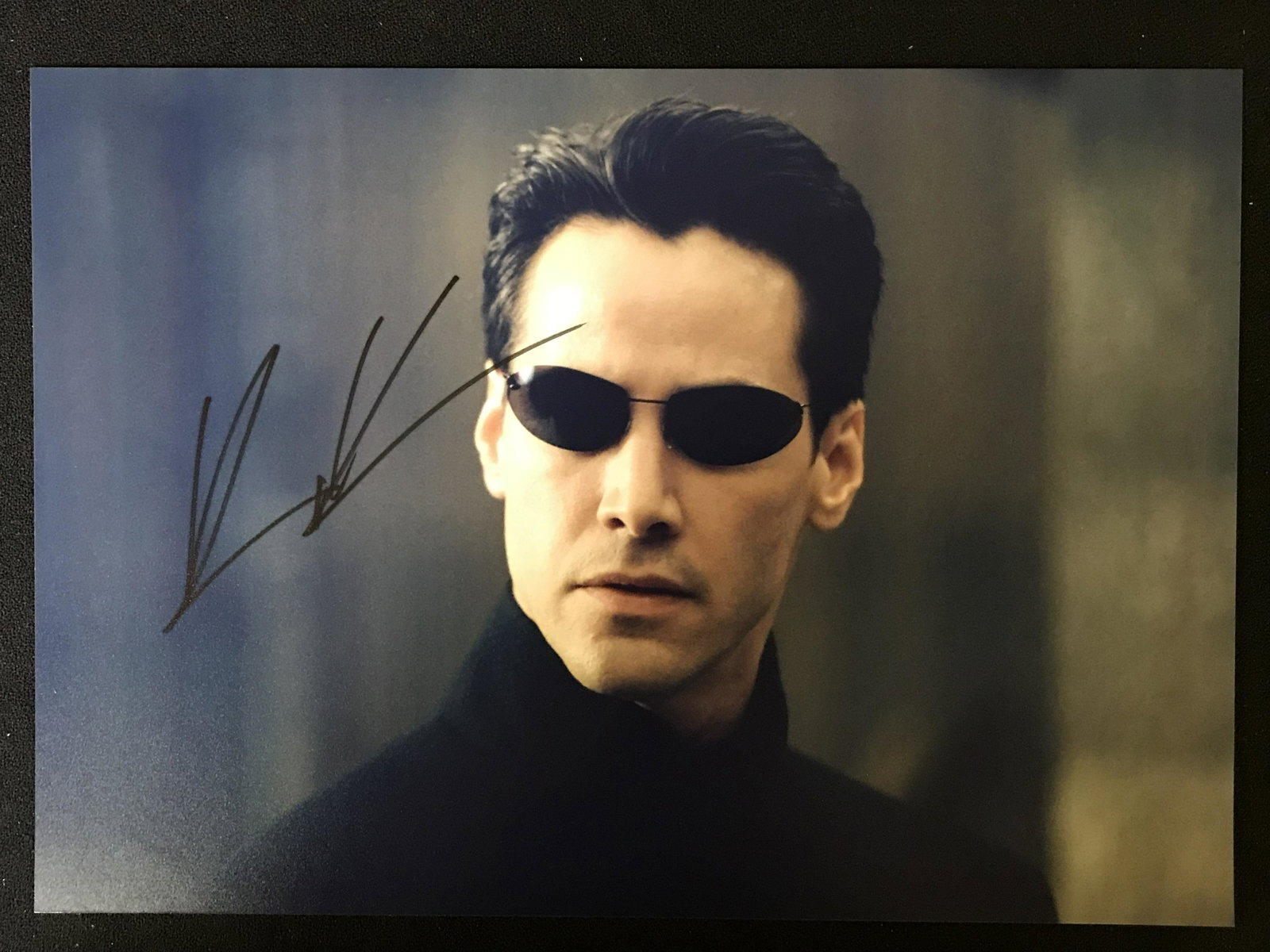 KEANU REEVES SIGNED THE MATRIX 8 X 10 (RA COA): KEANU REEVES SIGNED THE MATRIX 8 X 10 (RA COA)