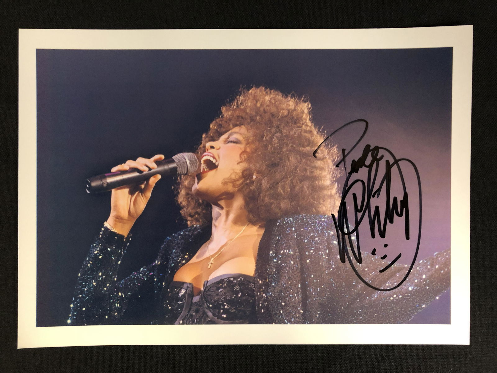 WHITNEY HOUSTON SIGNED 8X10 PHOTO (RA COA) (1 of 2)