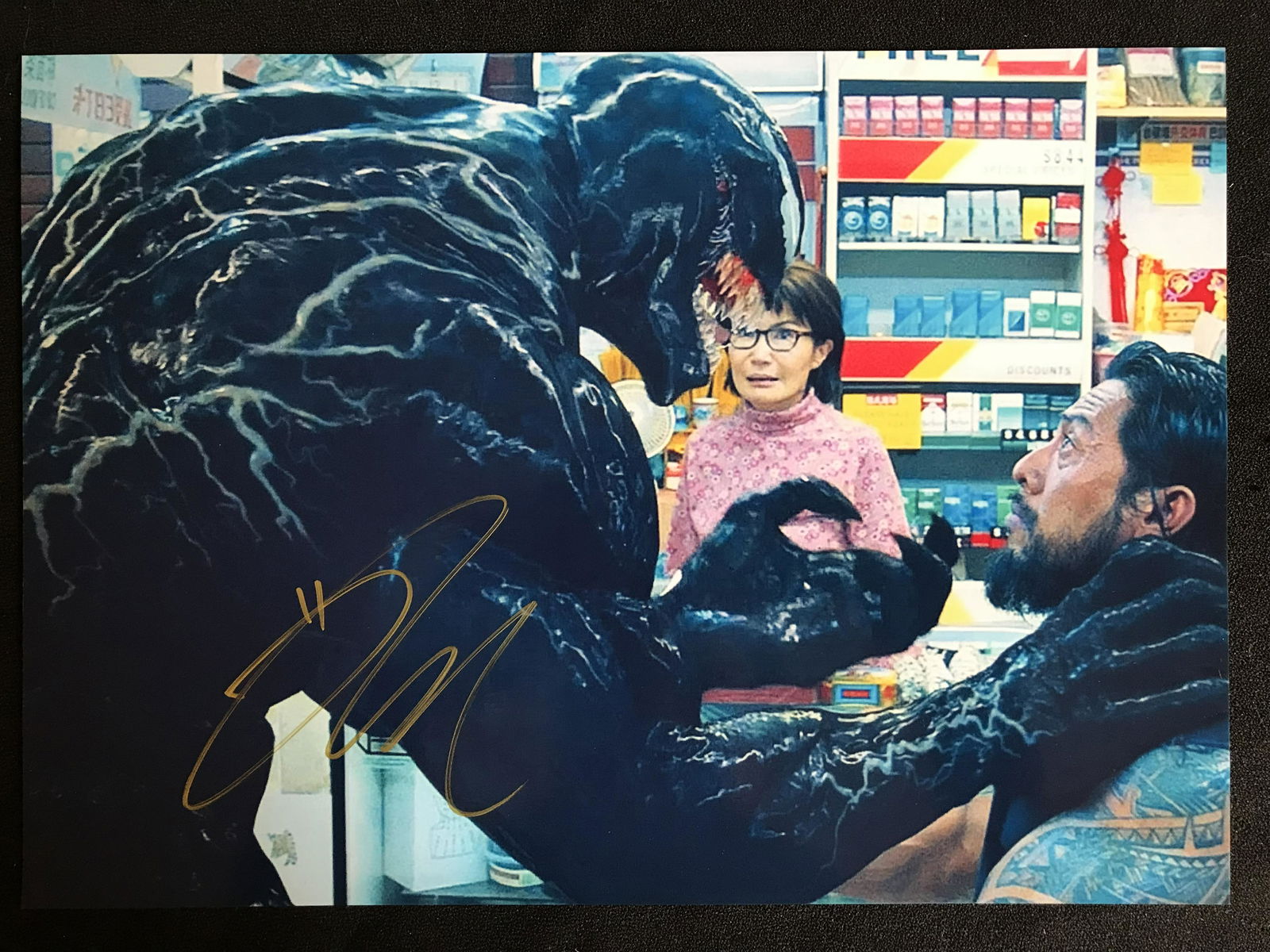 TOM HARDY SIGNED 8X10 PHOTO (RA COA) (1 of 2)