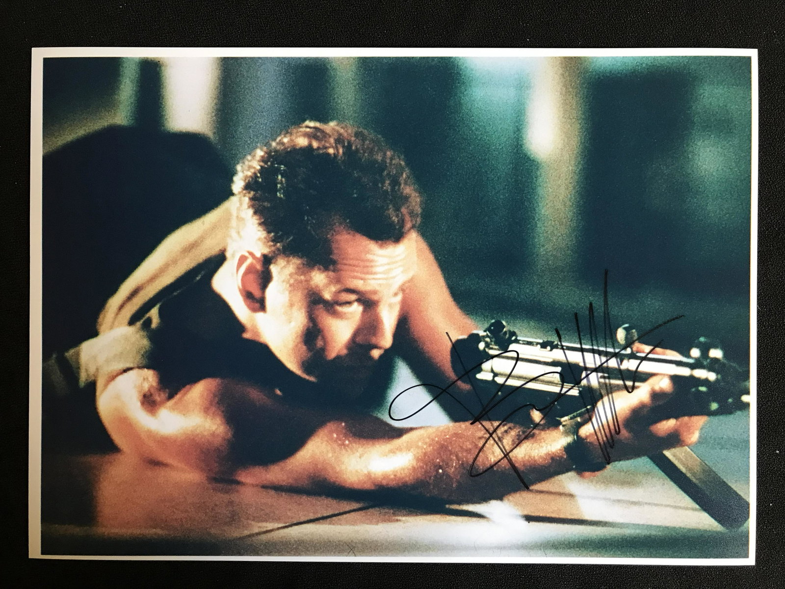 BRUCE WILLIS SIGNED DIE HARD 8 X 10 (RA COA) (1 of 2)