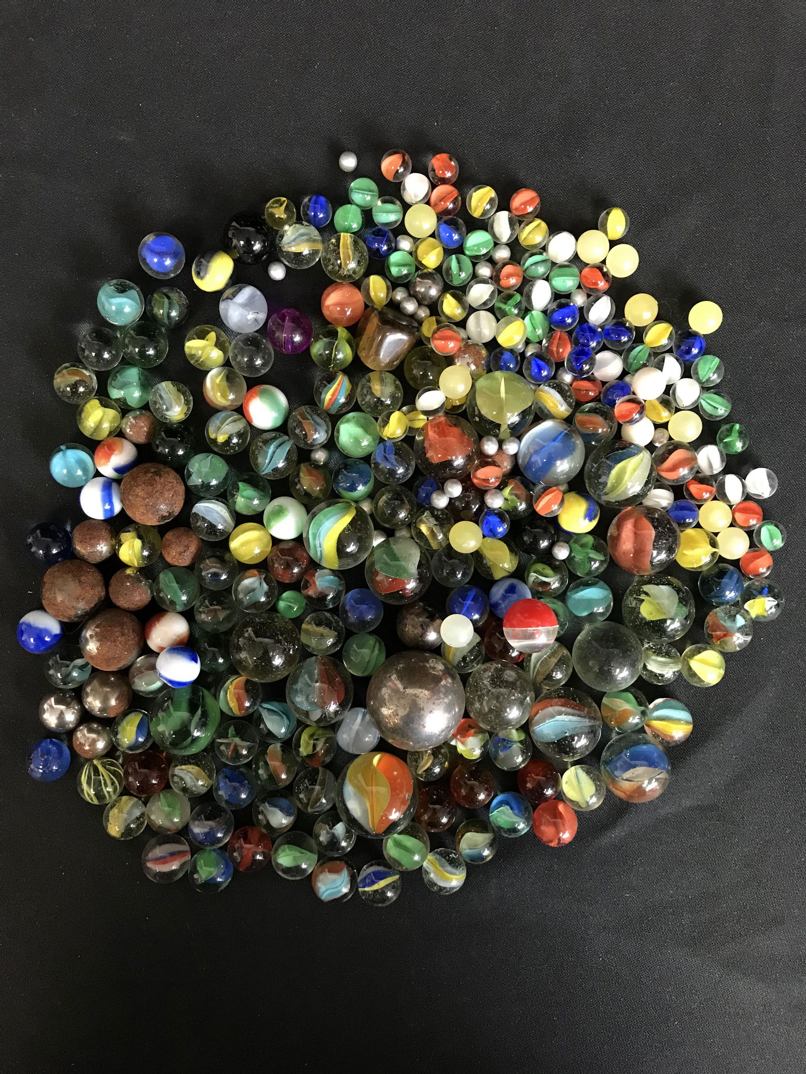 ASSORTED VINTAGE MARBLES LOT: ASSORTED VINTAGE MARBLES LOT