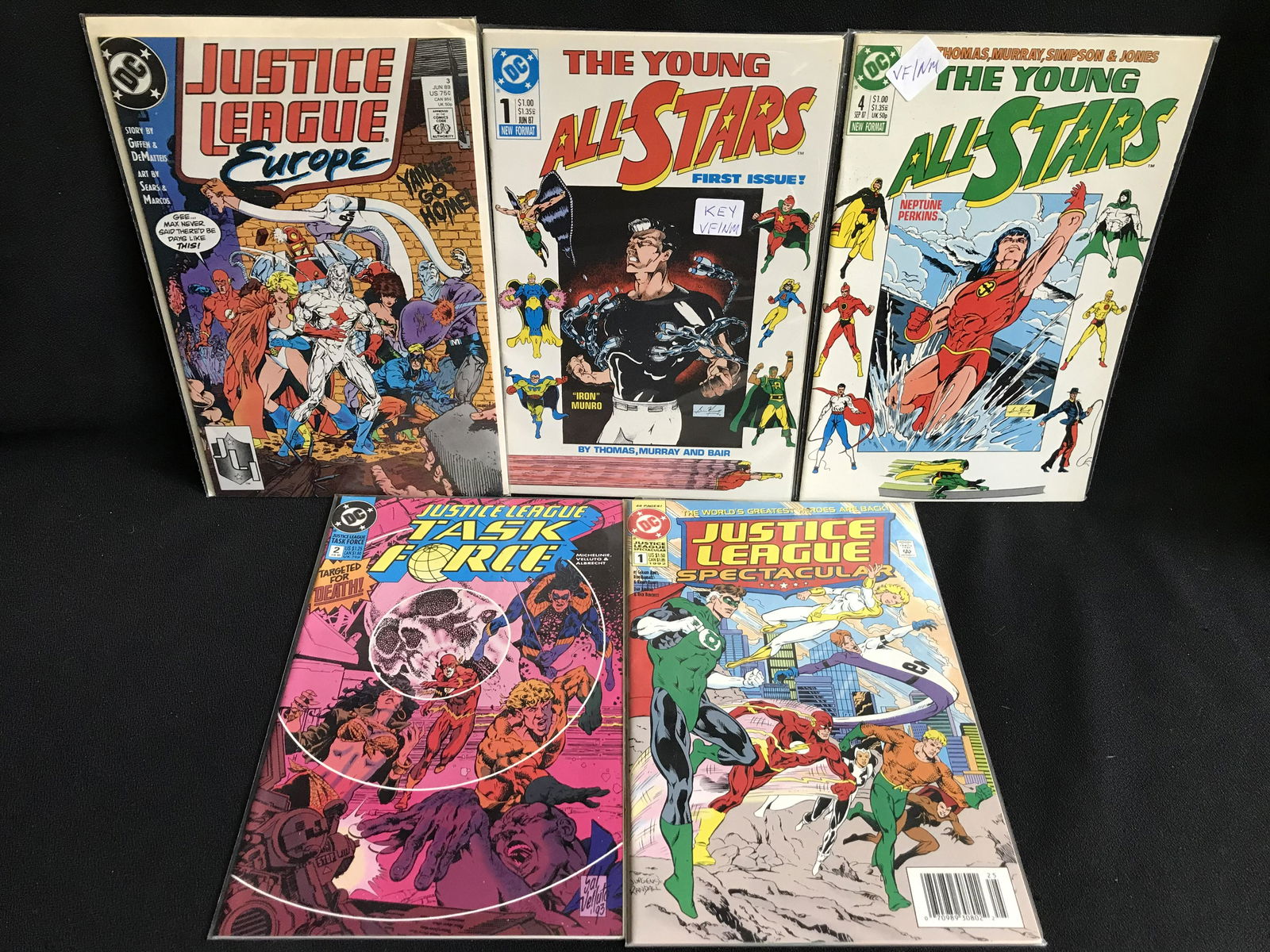 JUSTICE LEAGUE/ THE YOUNG ALL-STARS COMIC BOOK LOT (1 of 1)