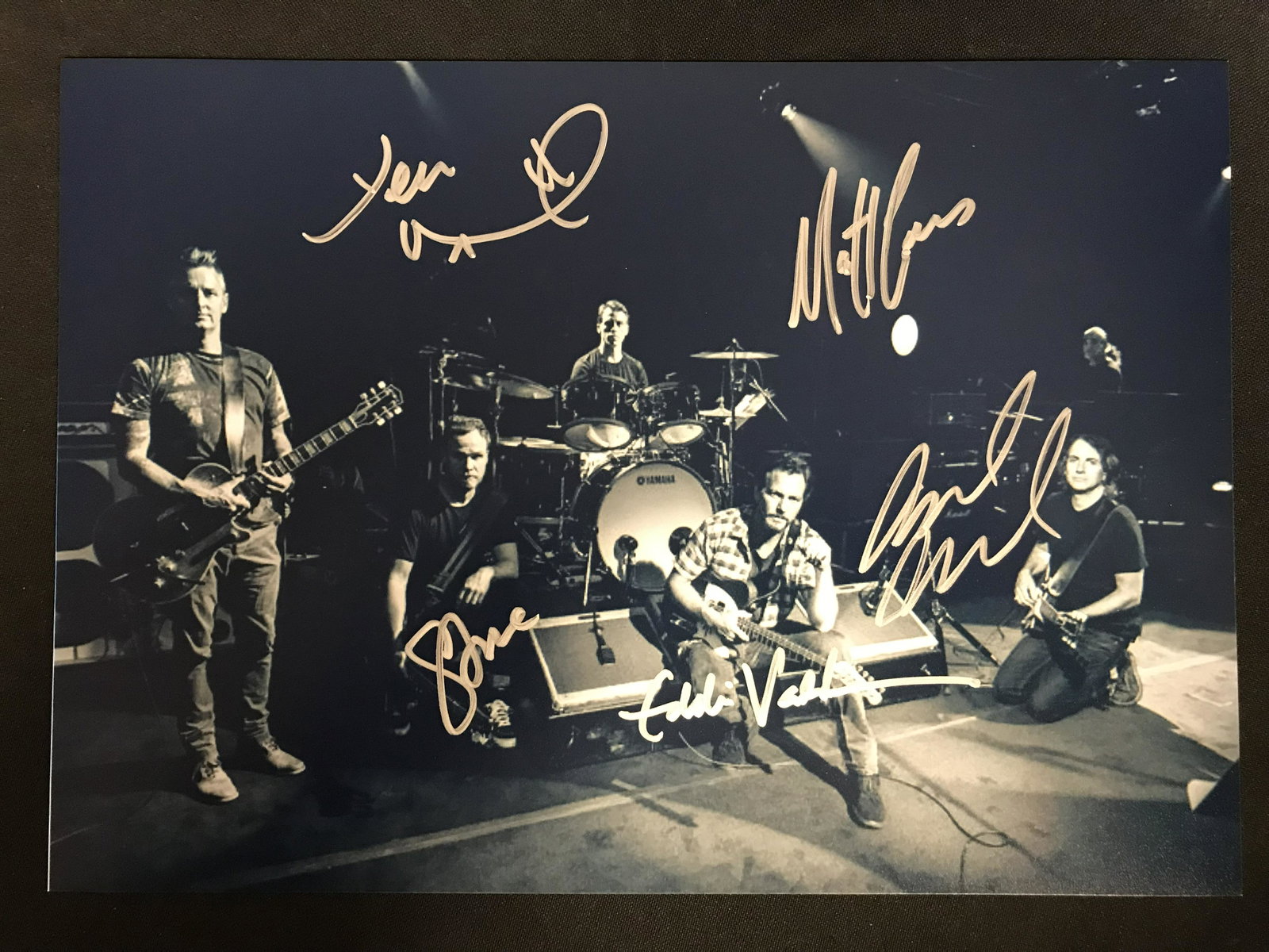 PEARL JAM BAND SIGNED 8X10 PHOTO (RA COA): PEARL JAM BAND SIGNED 8X10 PHOTO (RA COA)