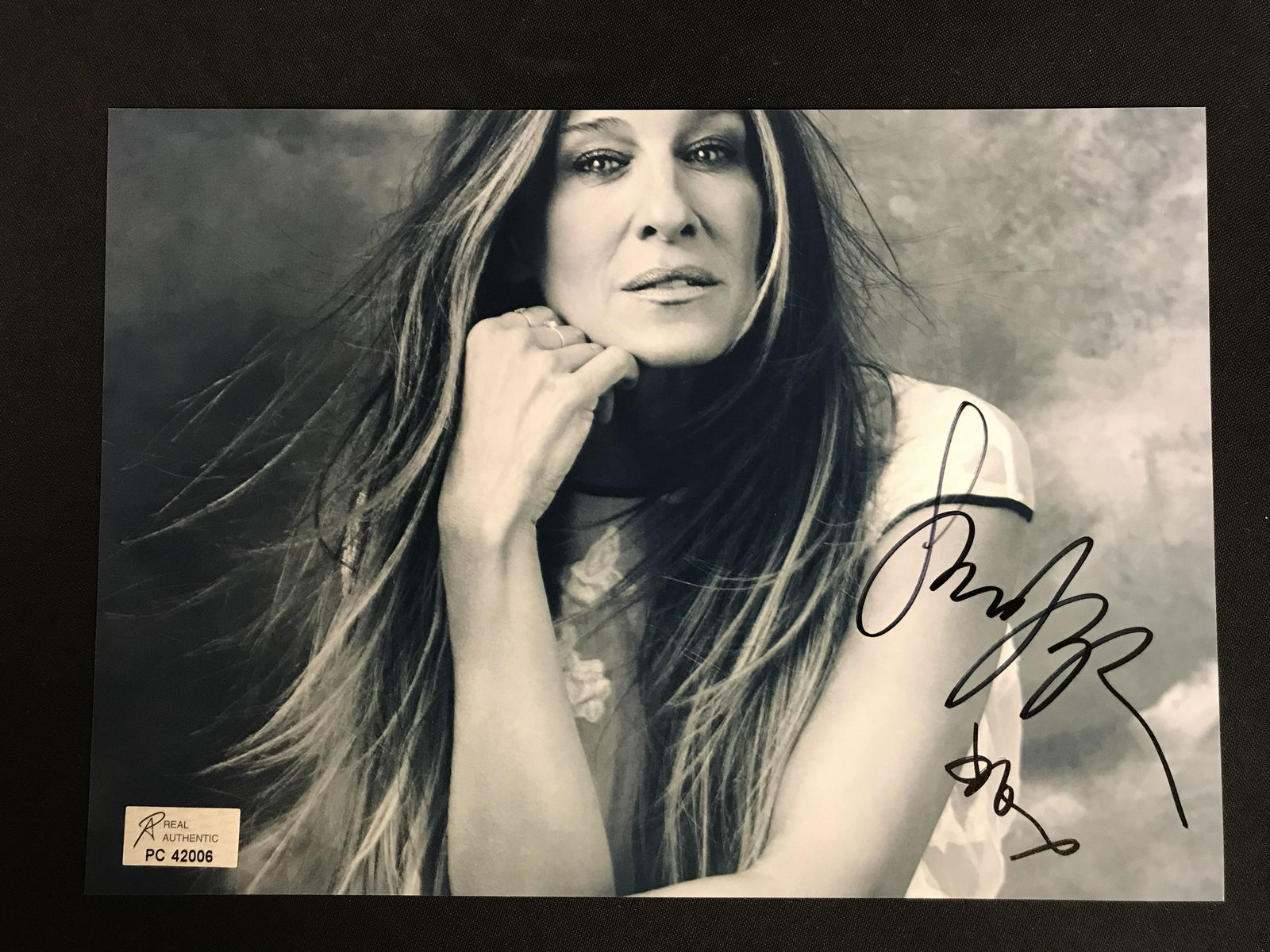 SARAH JESSICA PARKER SIGNED 8X10 PHOTO (RA COA) (1 of 2)