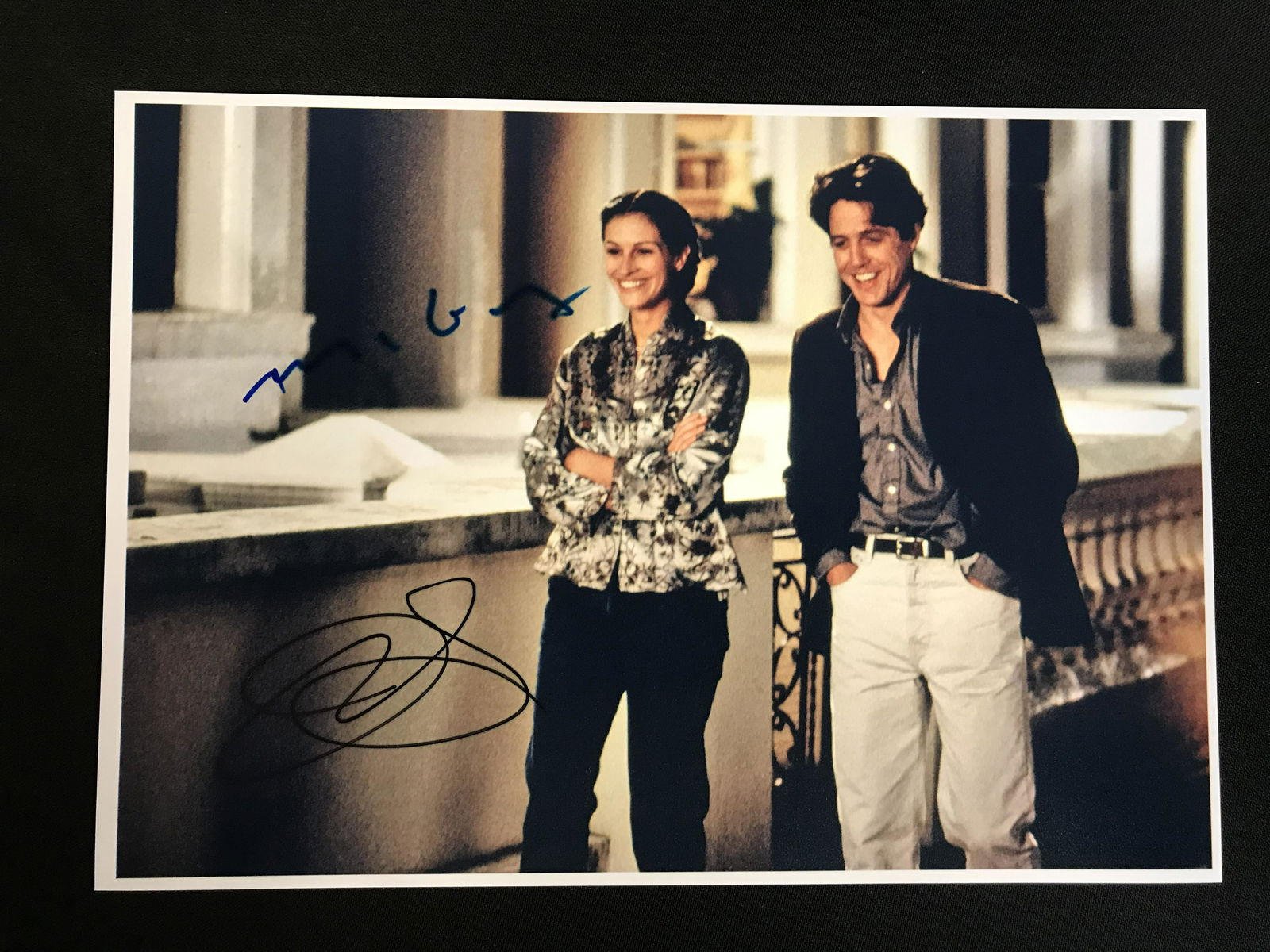 JULIA ROBERTS AND HUGH GRANT SIGNED 8X10 PHOTO (RA COA) (1 of 2)