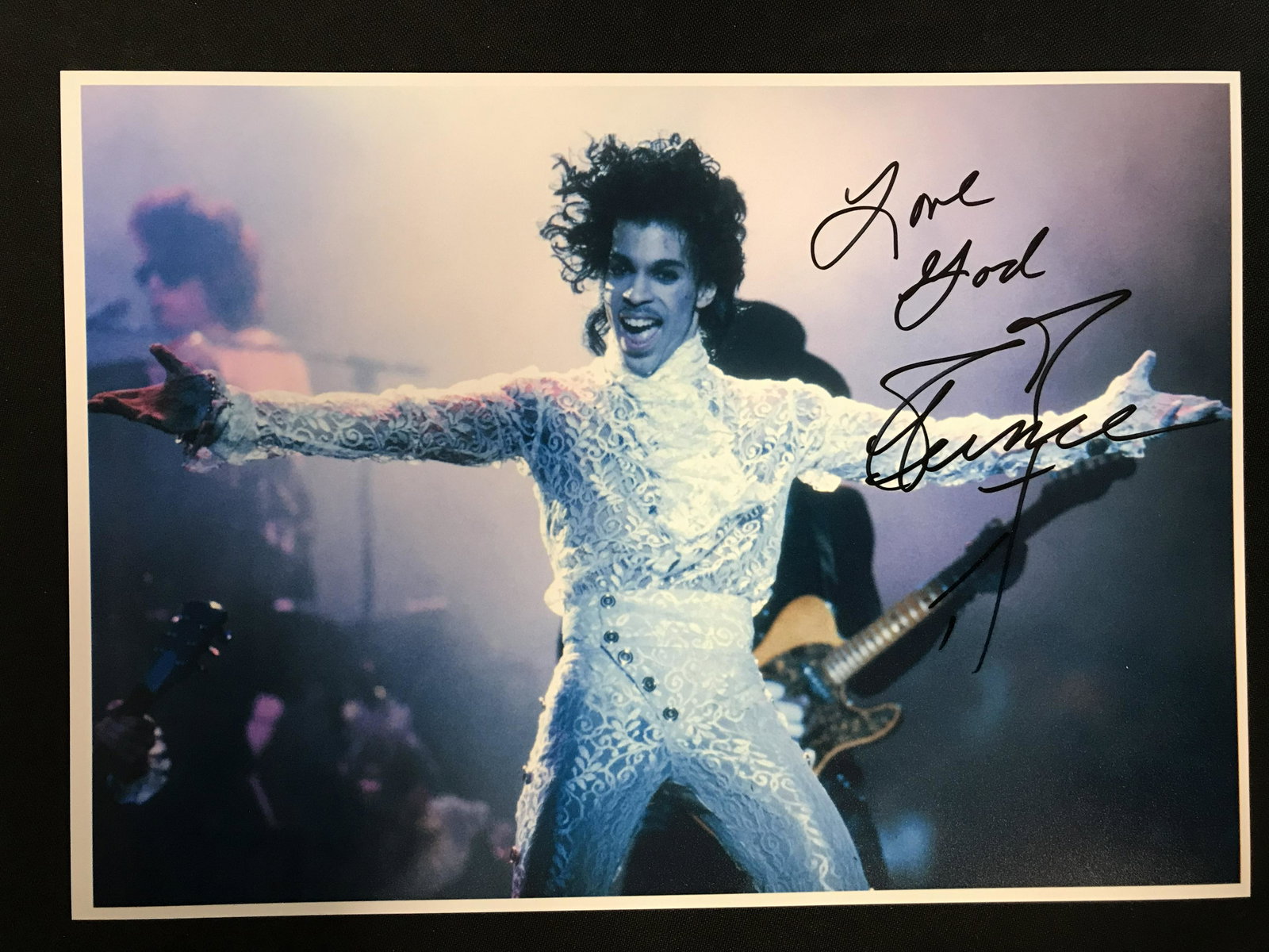 PRINCE SIGNED 8X10 PHOTO (RA COA): PRINCE SIGNED 8X10 PHOTO (RA COA)