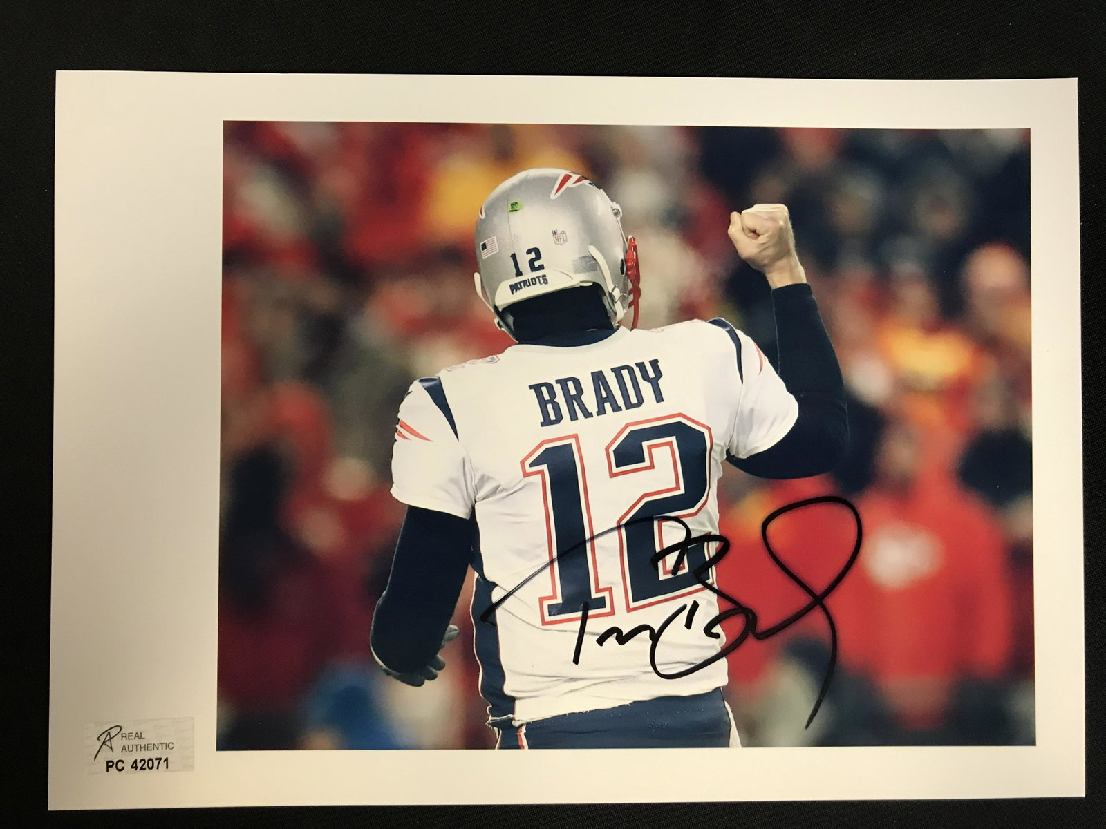 TOM BRADY SIGNED 8X10 PHOTO (RA COA): TOM BRADY SIGNED 8X10 PHOTO (RA COA)
