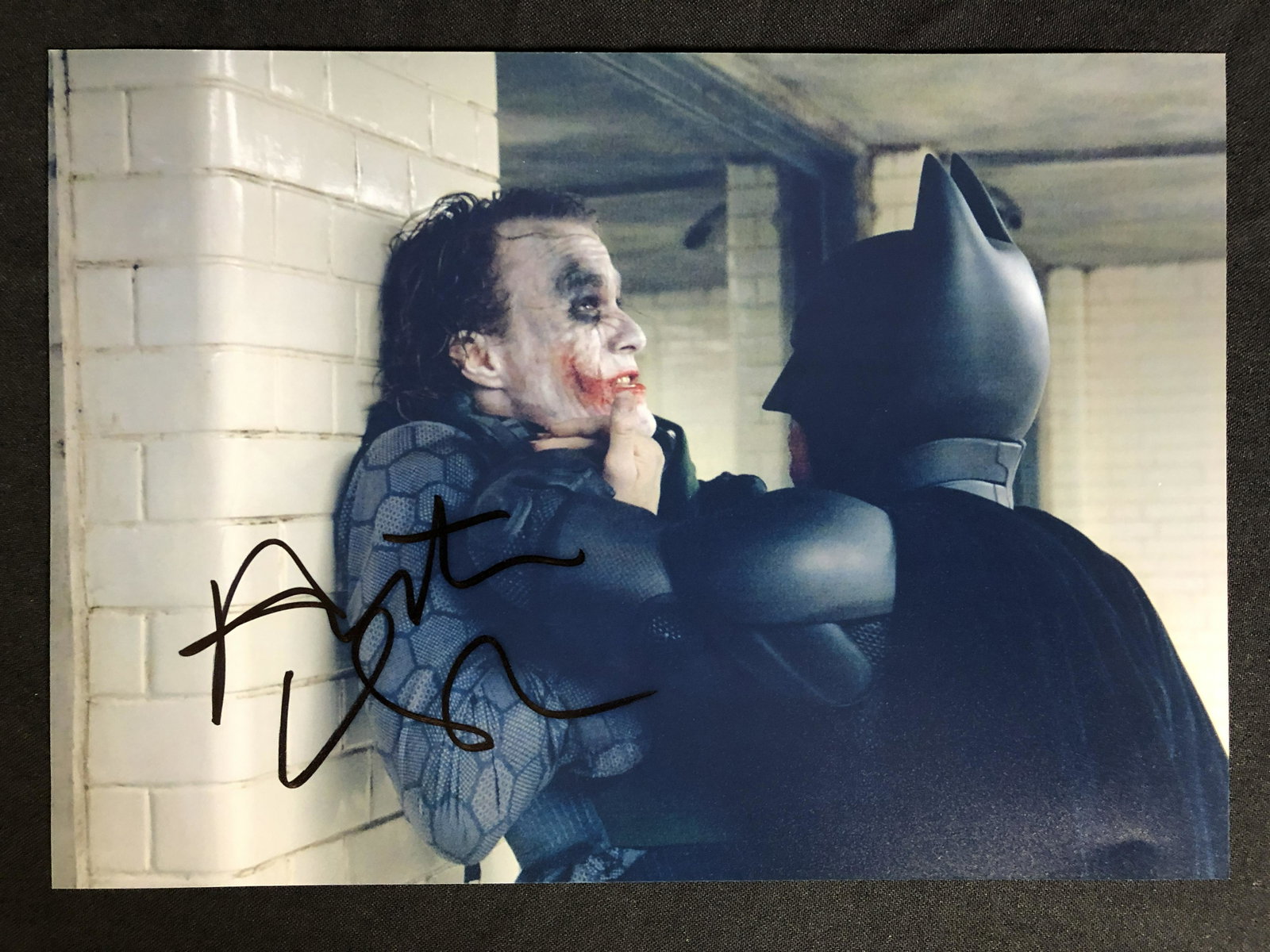 HEATH LEDGER SIGNED 8X10 PHOTO (RA COA): HEATH LEDGER SIGNED 8X10 PHOTO (RA COA)