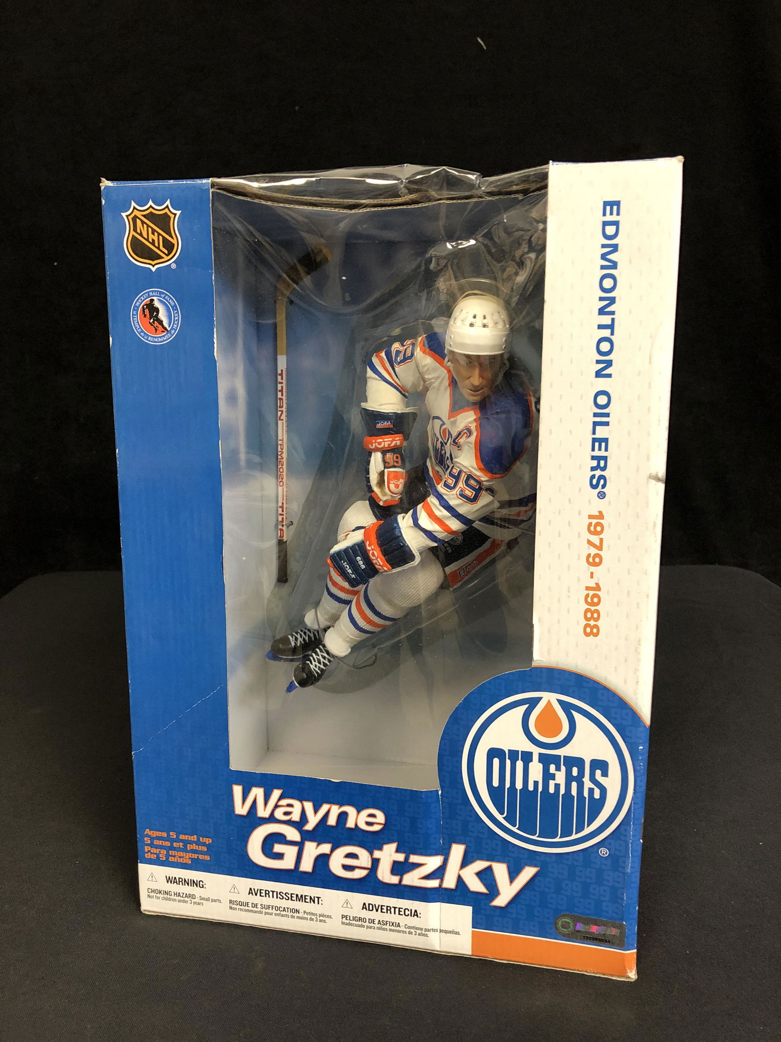 MCFARLANE WAYNE GRETZKY STATUE IN BOX (1 of 1)