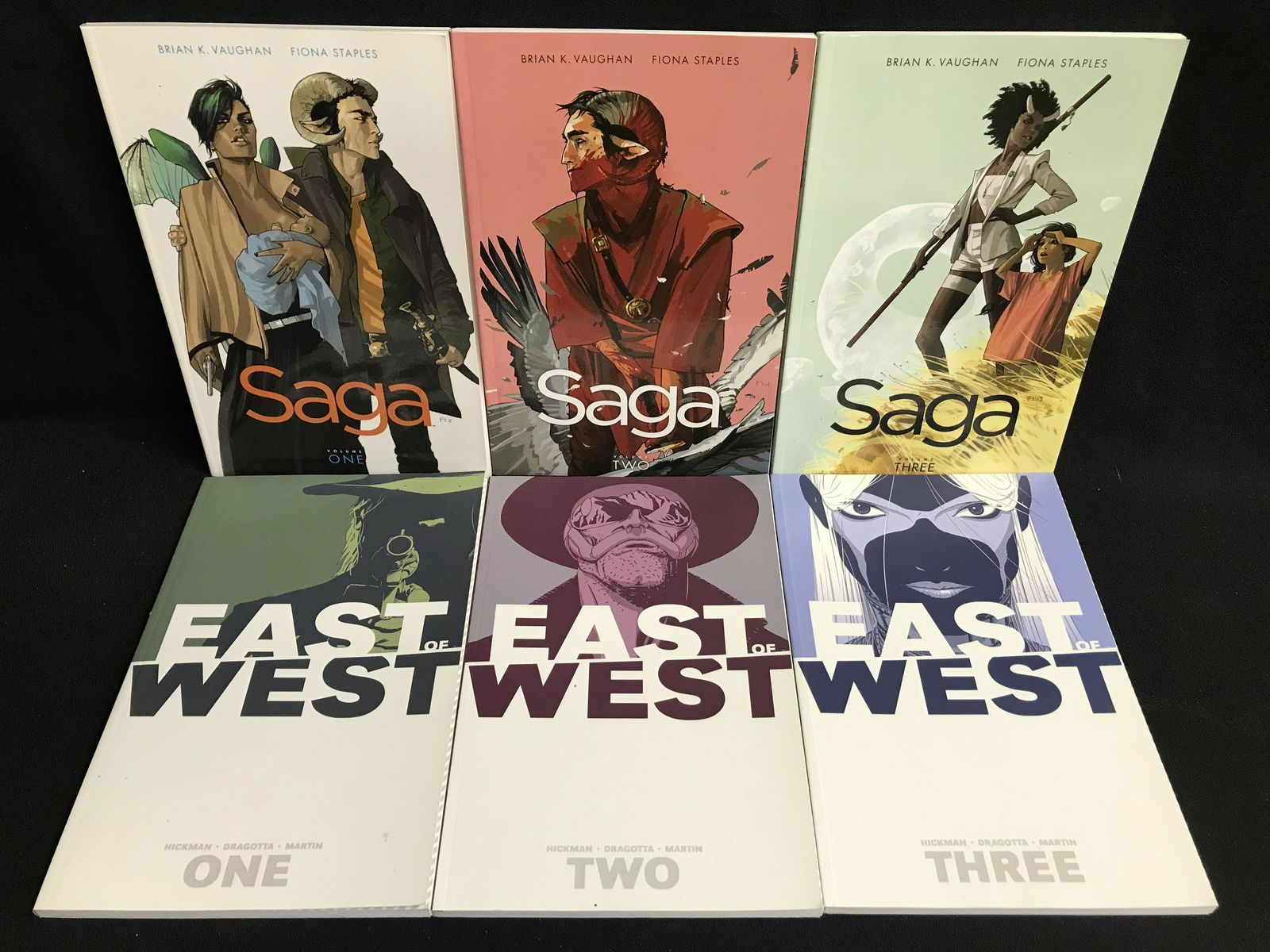 ASSORTED GRAPHIC NOVEL COMIC BOOK LOT (1 of 1)