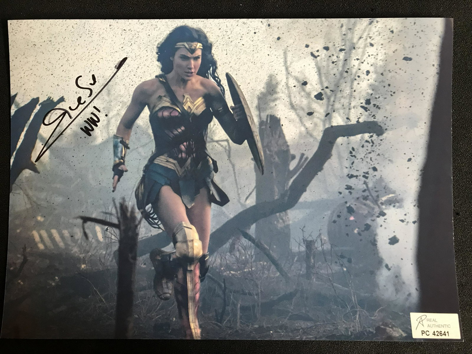 GAL GADOT SIGNED 8X10 PHOTO (RA COA): GAL GADOT SIGNED 8X10 PHOTO (RA COA)