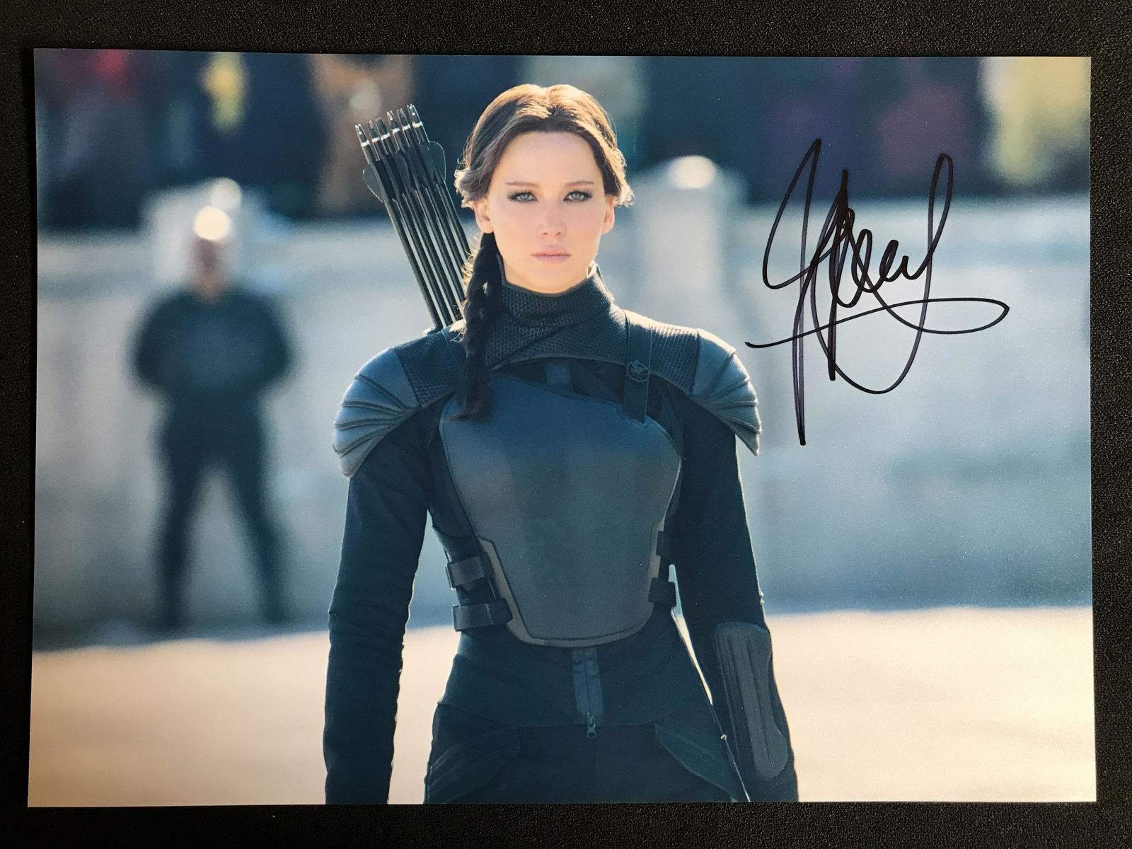 JENNIFER LAWRENCE SIGNED 8X10 PHOTO (RA COA) (1 of 2)