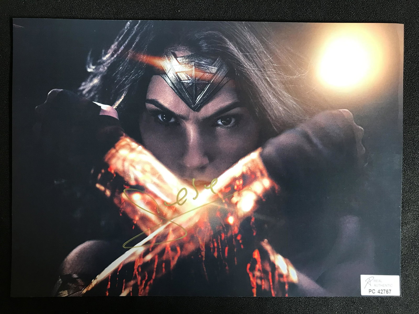 GAL GADOT SIGNED 8X10 PHOTO (RA COA): GAL GADOT SIGNED 8X10 PHOTO (RA COA)