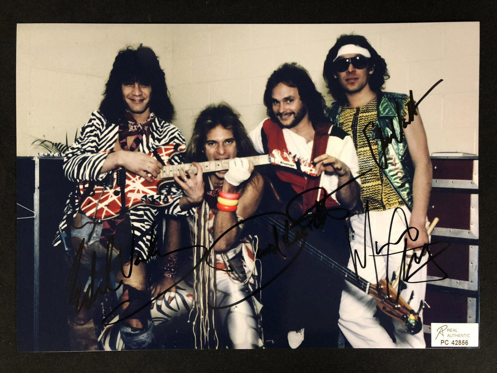 VAN HALEN BAND SIGNED 8X10 PHOTO (RA COA): VAN HALEN BAND SIGNED 8X10 PHOTO (RA COA)