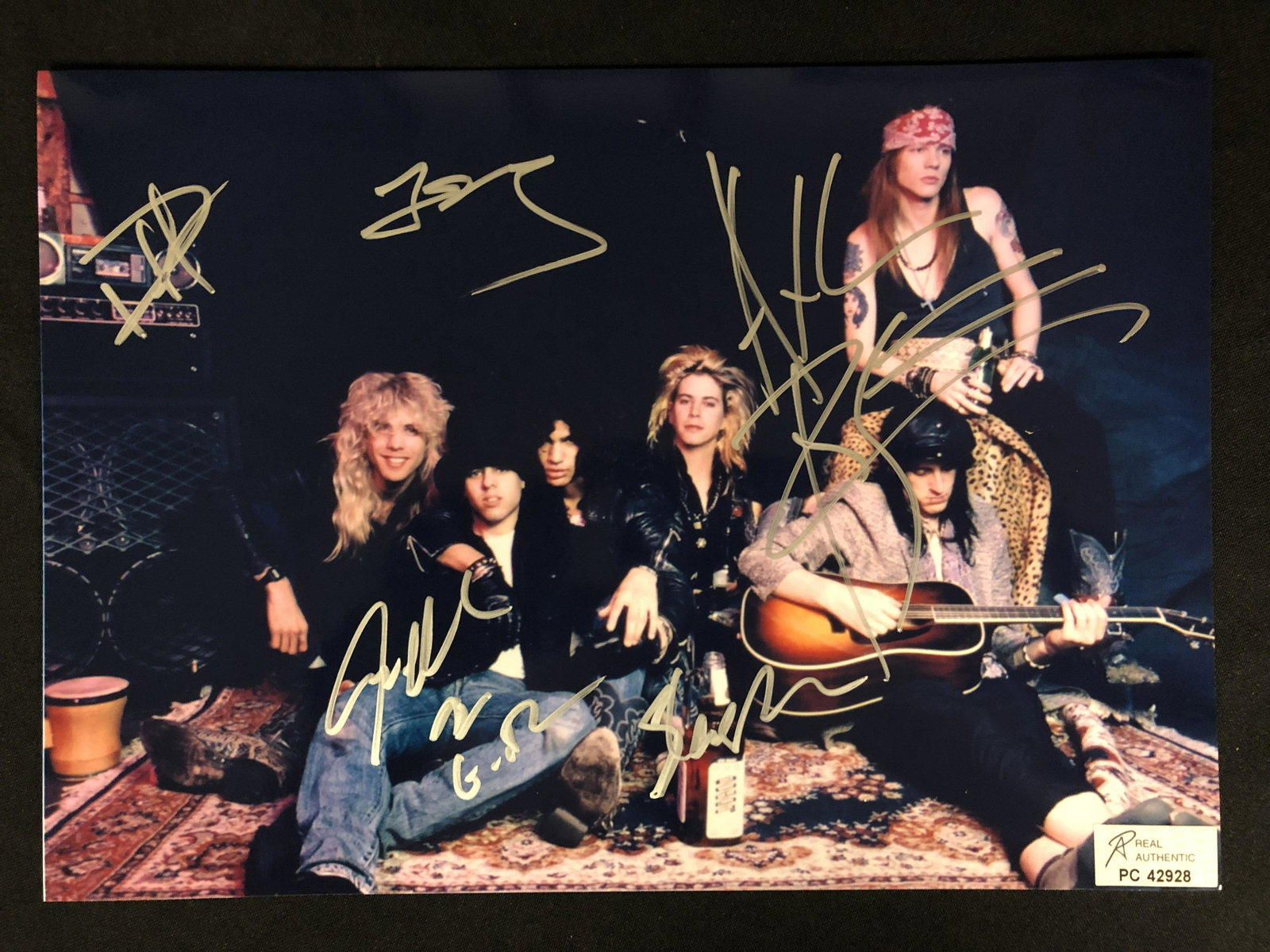GUNS AND ROSED BAND SIGNED 8 X 10 (RA COA): GUNS AND ROSED BAND SIGNED 8 X 10 (RA COA)
