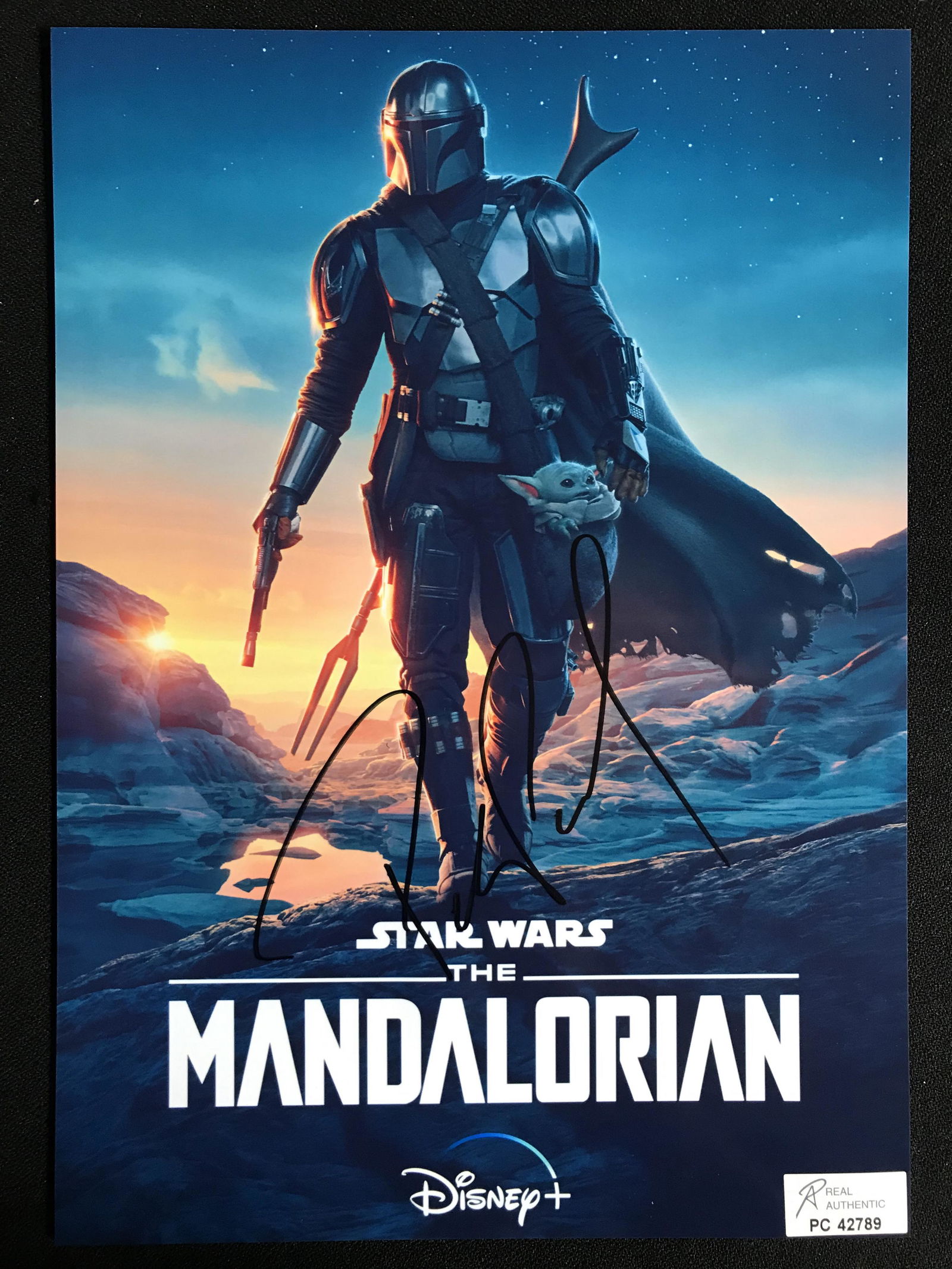 PEDRO PASCAL SIGNED MANDALORIAN 8 X 10 (RA COA) (1 of 2)