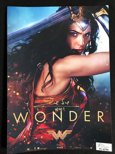 GAL GADOT SIGNED 8X10 WONDER WOMAN PHOTO (RA COA): GAL GADOT SIGNED 8X10 WONDER WOMAN PHOTO (RA COA)