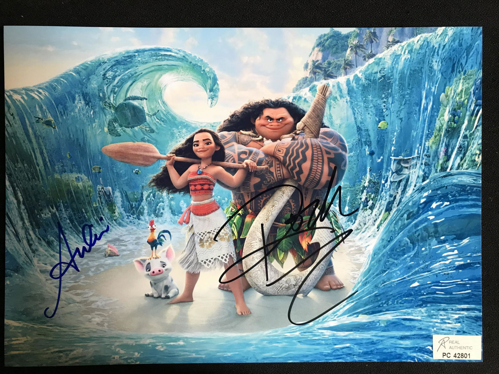DWAYNE THE ROCK JOHNSON AND AULI CRAVAHLO SIGNED MOANA 8 X 10 (RA COA) (1 of 2)