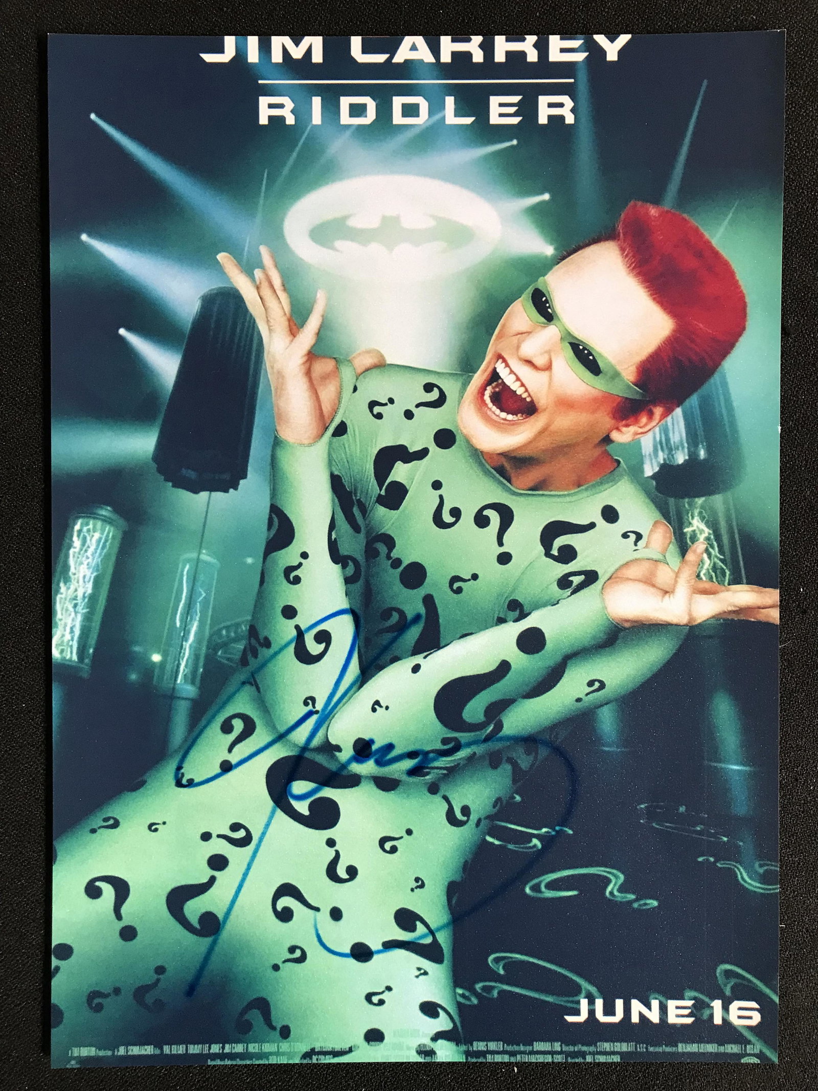 JIM CARREY SIGNED 8X10 RIDDLER PHOTO (RA COA): JIM CARREY SIGNED 8X10 RIDDLER PHOTO (RA COA)