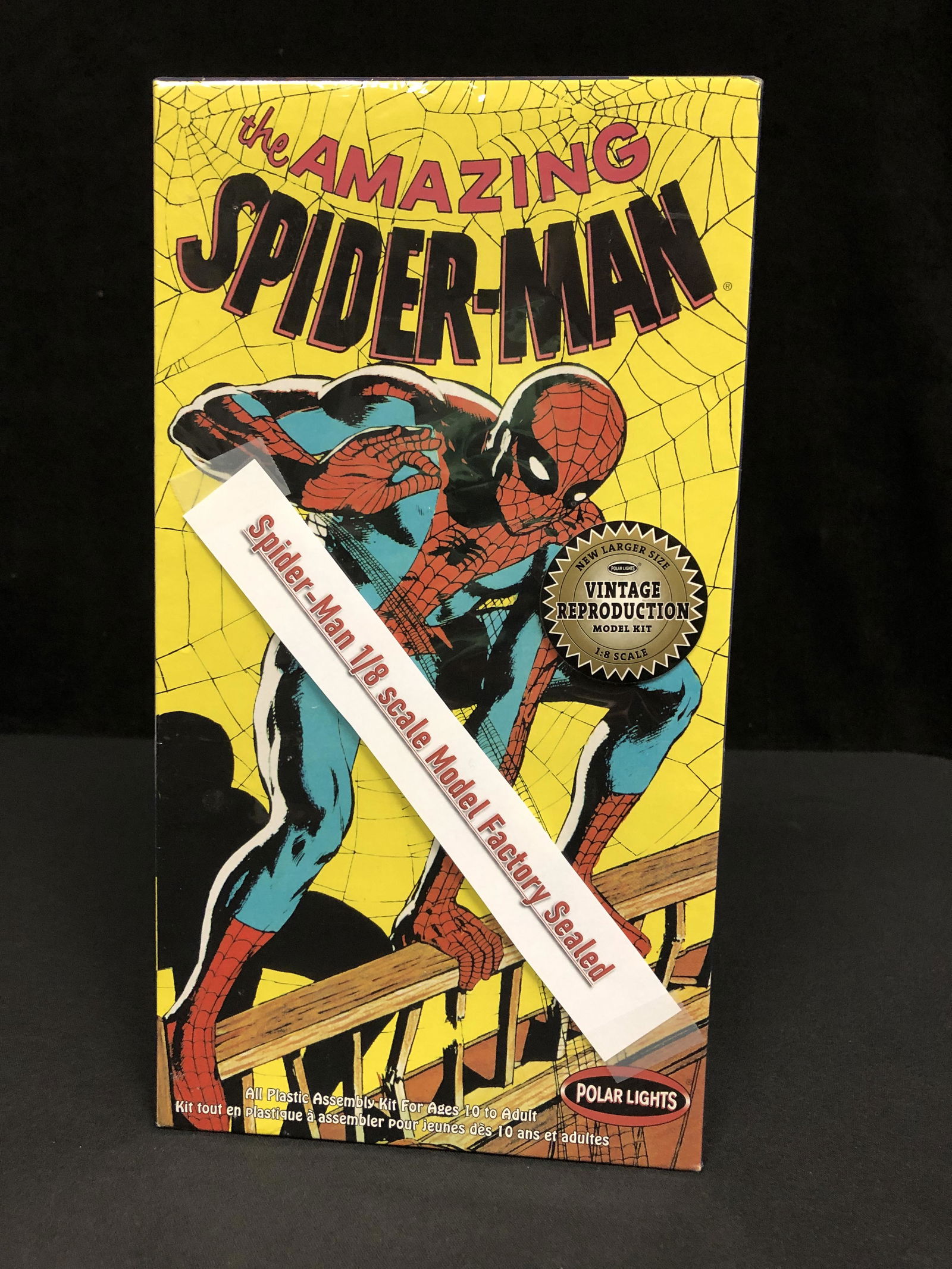 THE AMZING SPIDER-MAN 1/8 SCALE MODEL (FACTORY SEALED) (1 of 1)