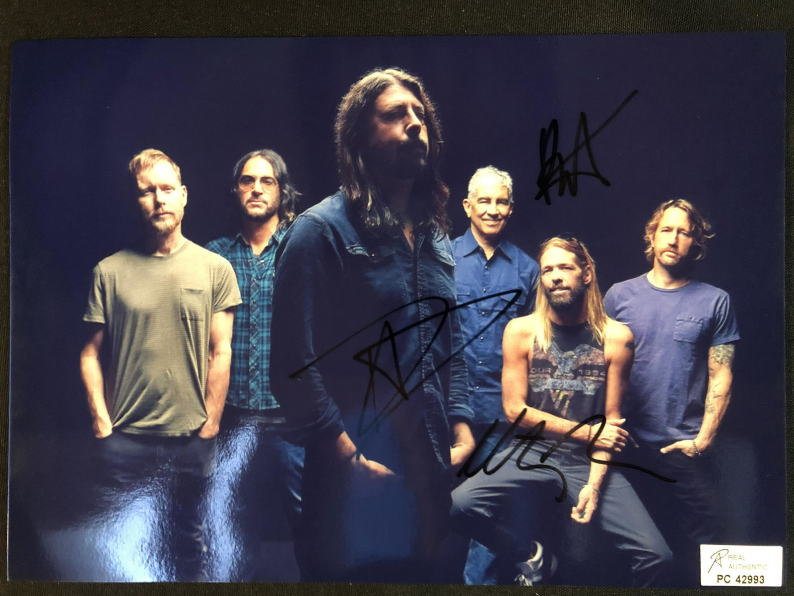 FOO FIGHTERS BAND SIGNED 8X10 PHOTO (RA COA): FOO FIGHTERS BAND SIGNED 8X10 PHOTO (RA COA)