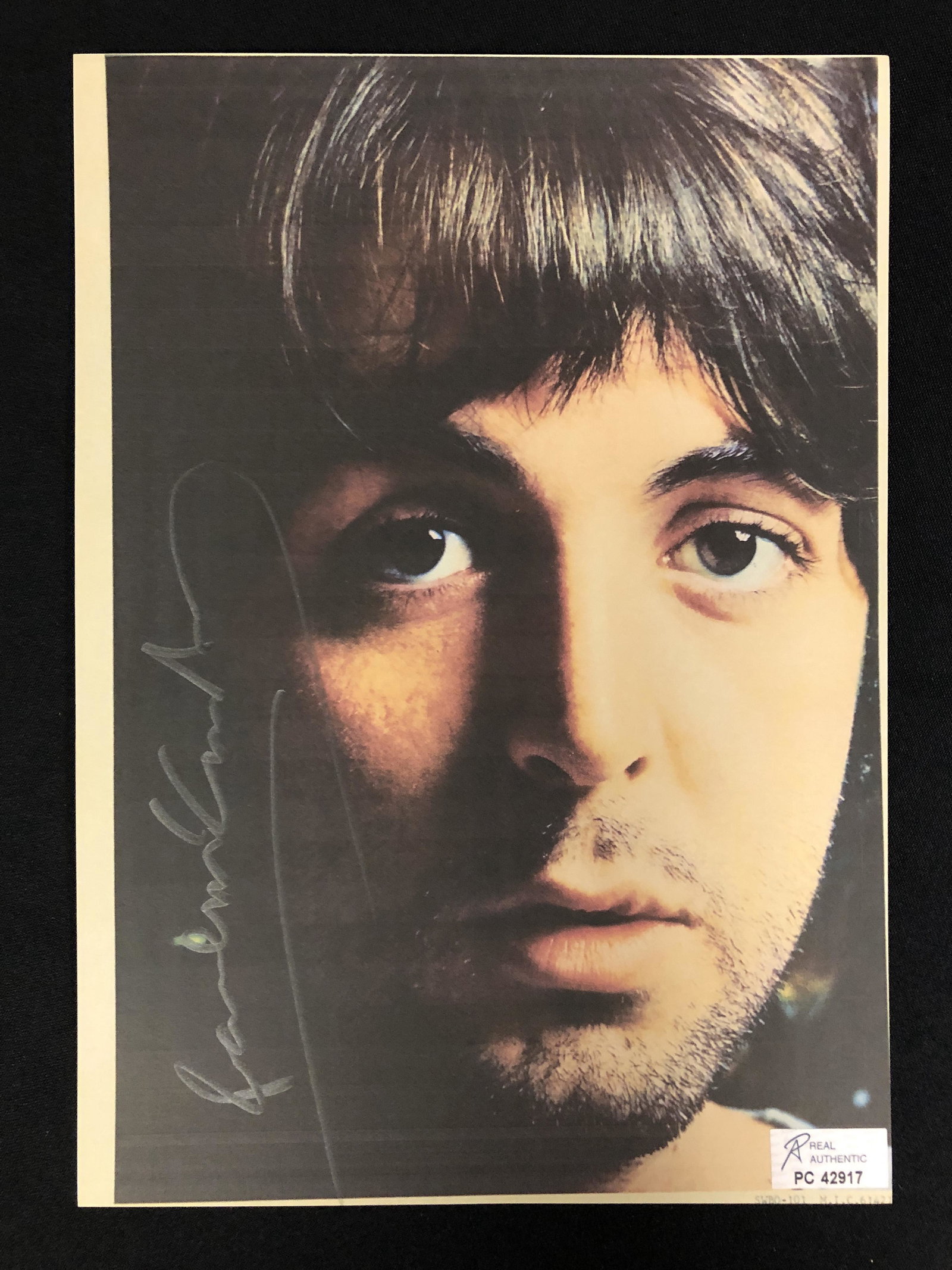PAUL MCARTNEY SIGNED 8 X 10 (RA COA): PAUL MCARTNEY SIGNED 8 X 10 (RA COA)
