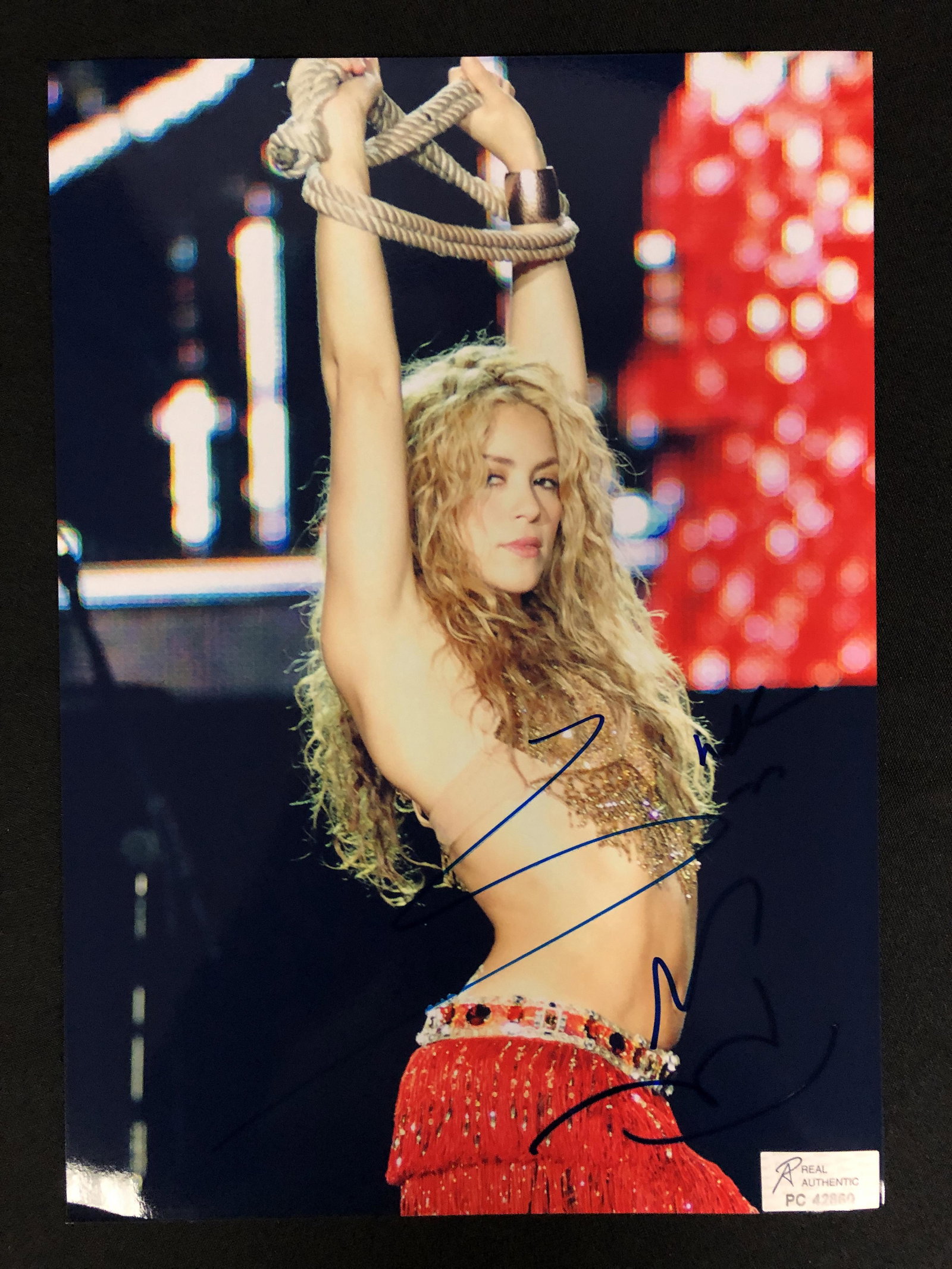 SHAKIRA SIGNED X 10 (RA COA): SHAKIRA SIGNED X 10 (RA COA)